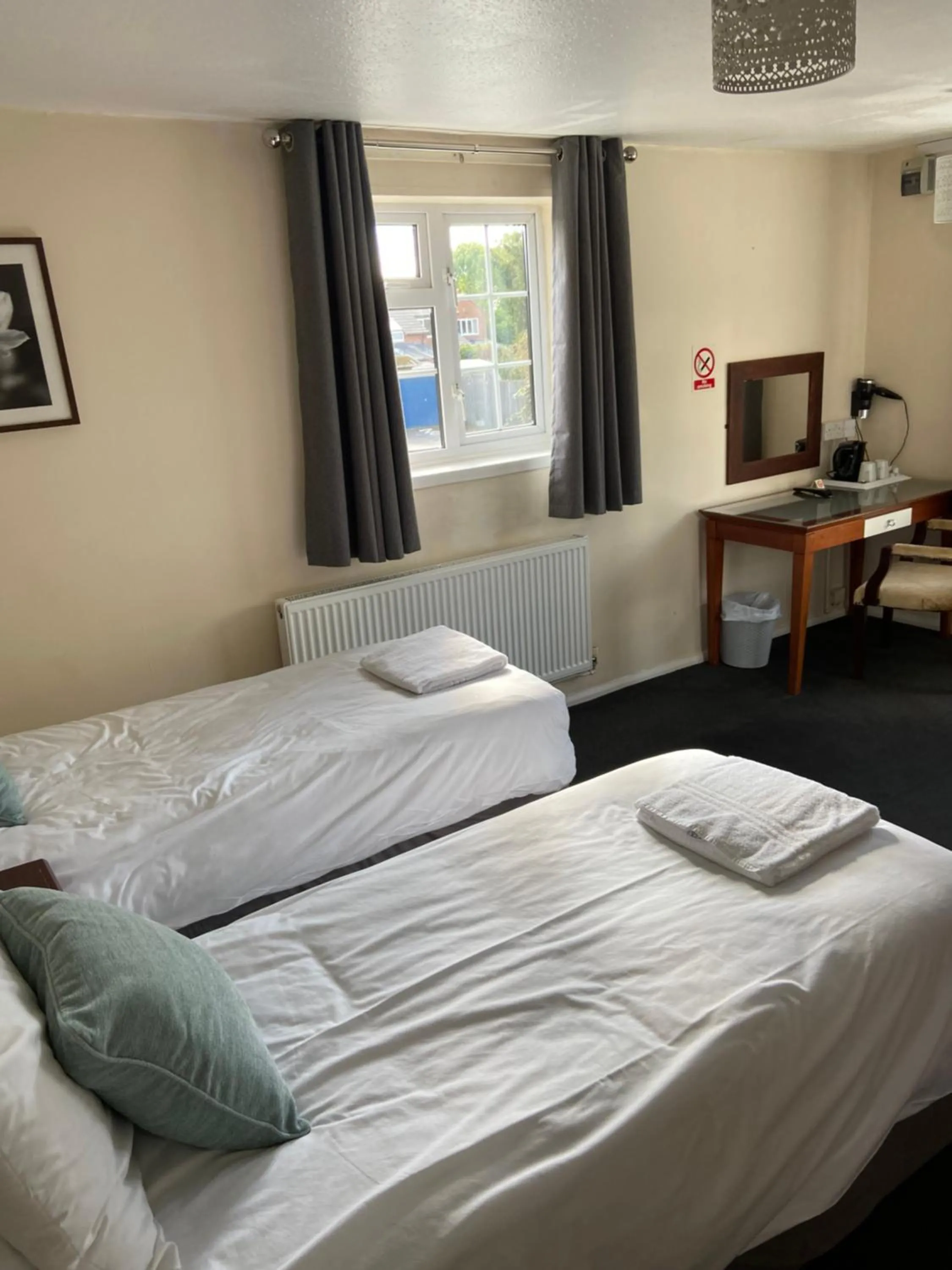 Bedroom, Bed in The Hillmorton Manor Hotel