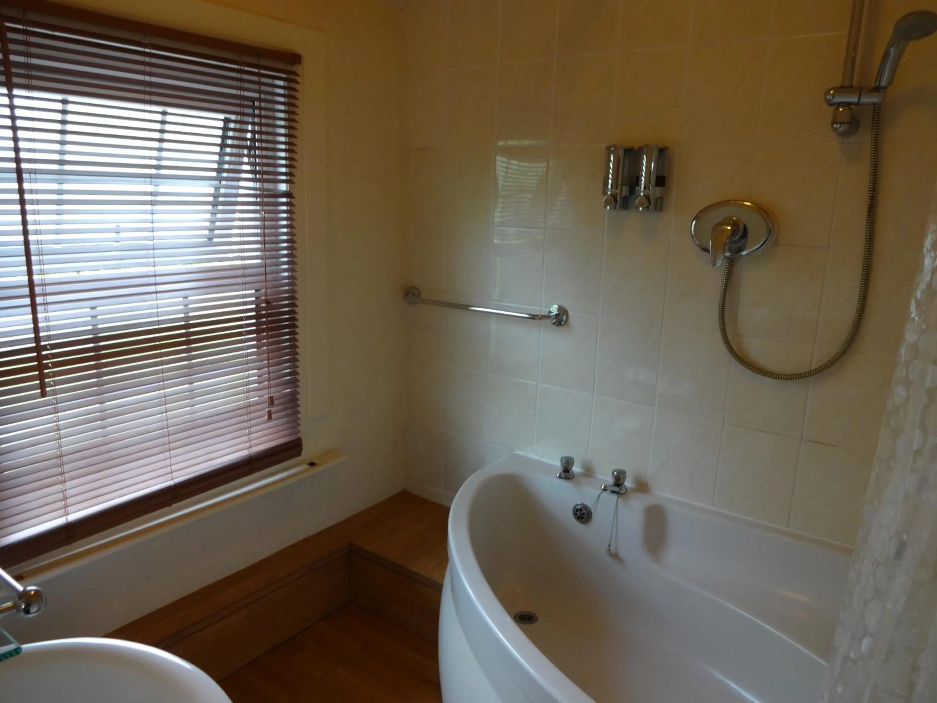 Bathroom in The Hillmorton Manor Hotel