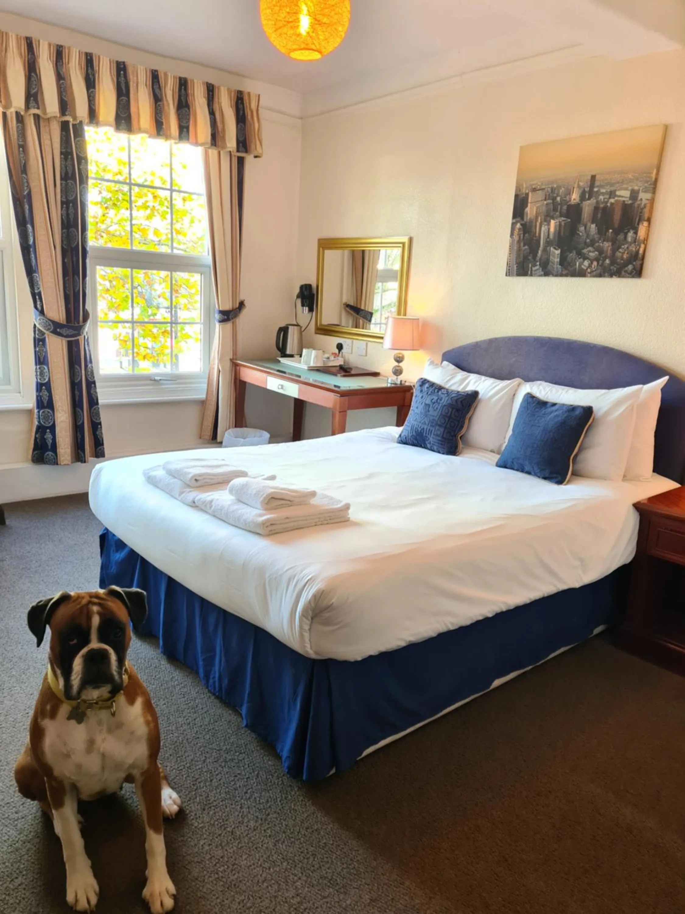 Bedroom, Bed in The Hillmorton Manor Hotel