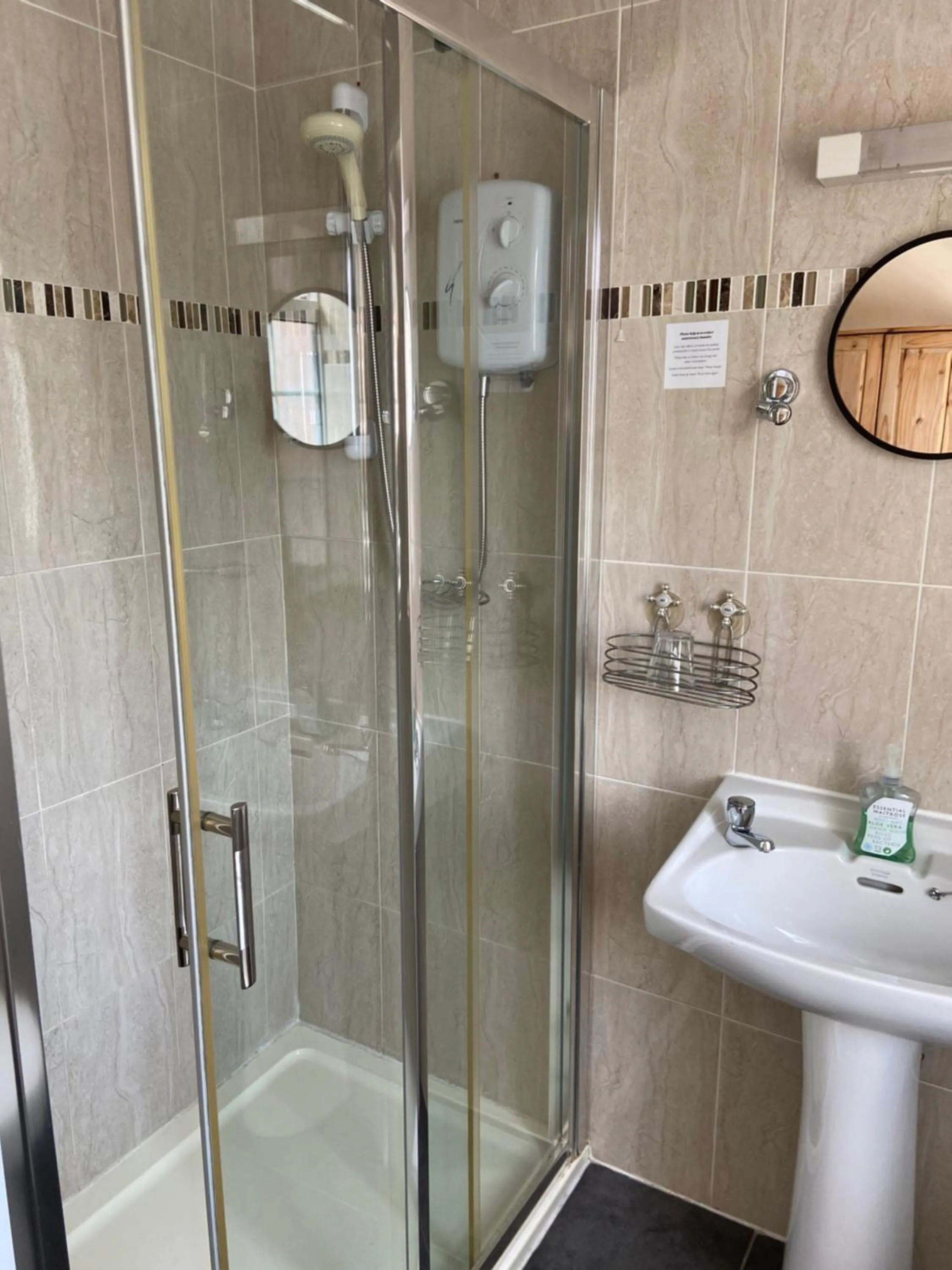 Bathroom in The Hillmorton Manor Hotel
