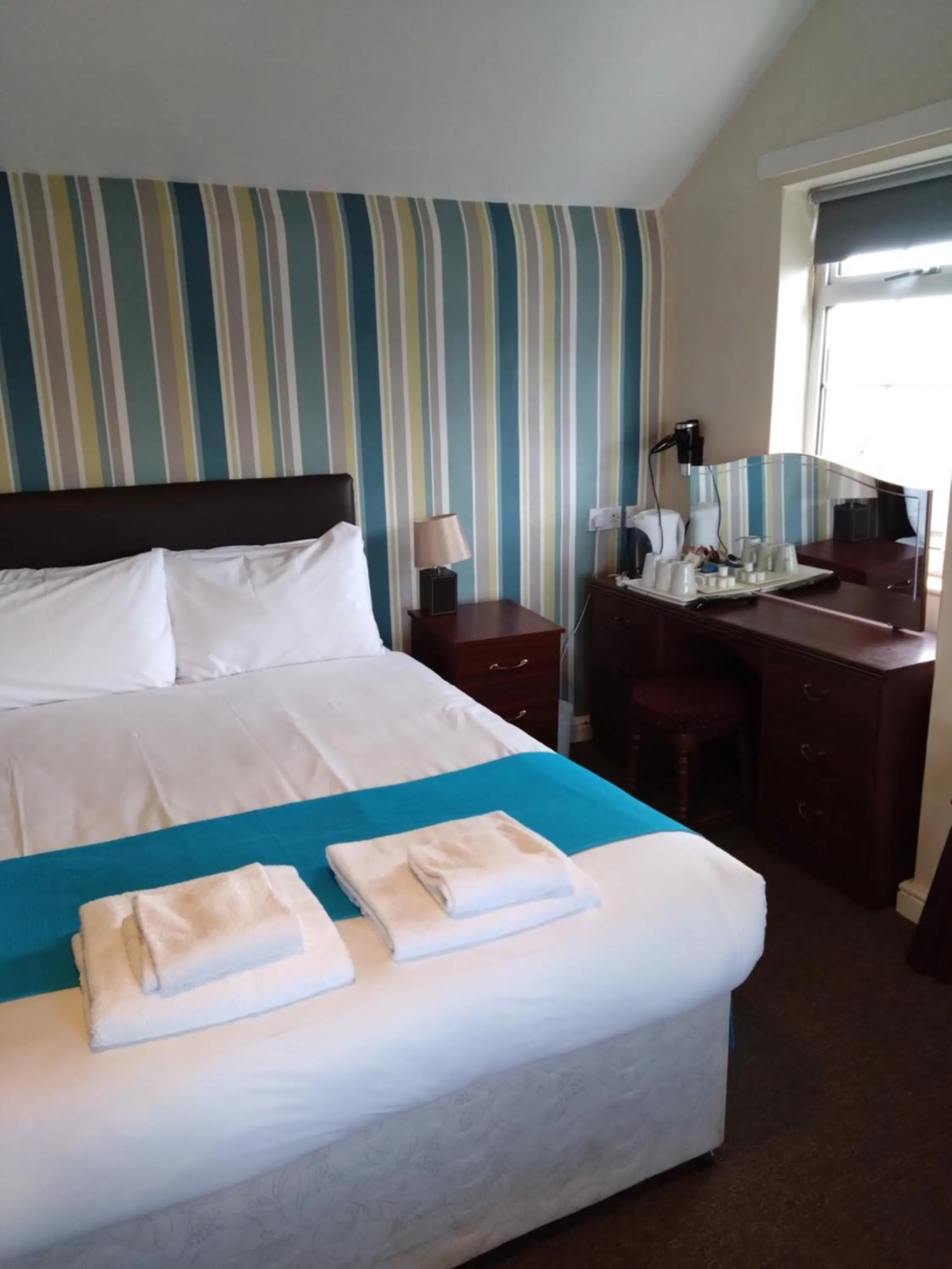 Bedroom, Bed in The Hillmorton Manor Hotel