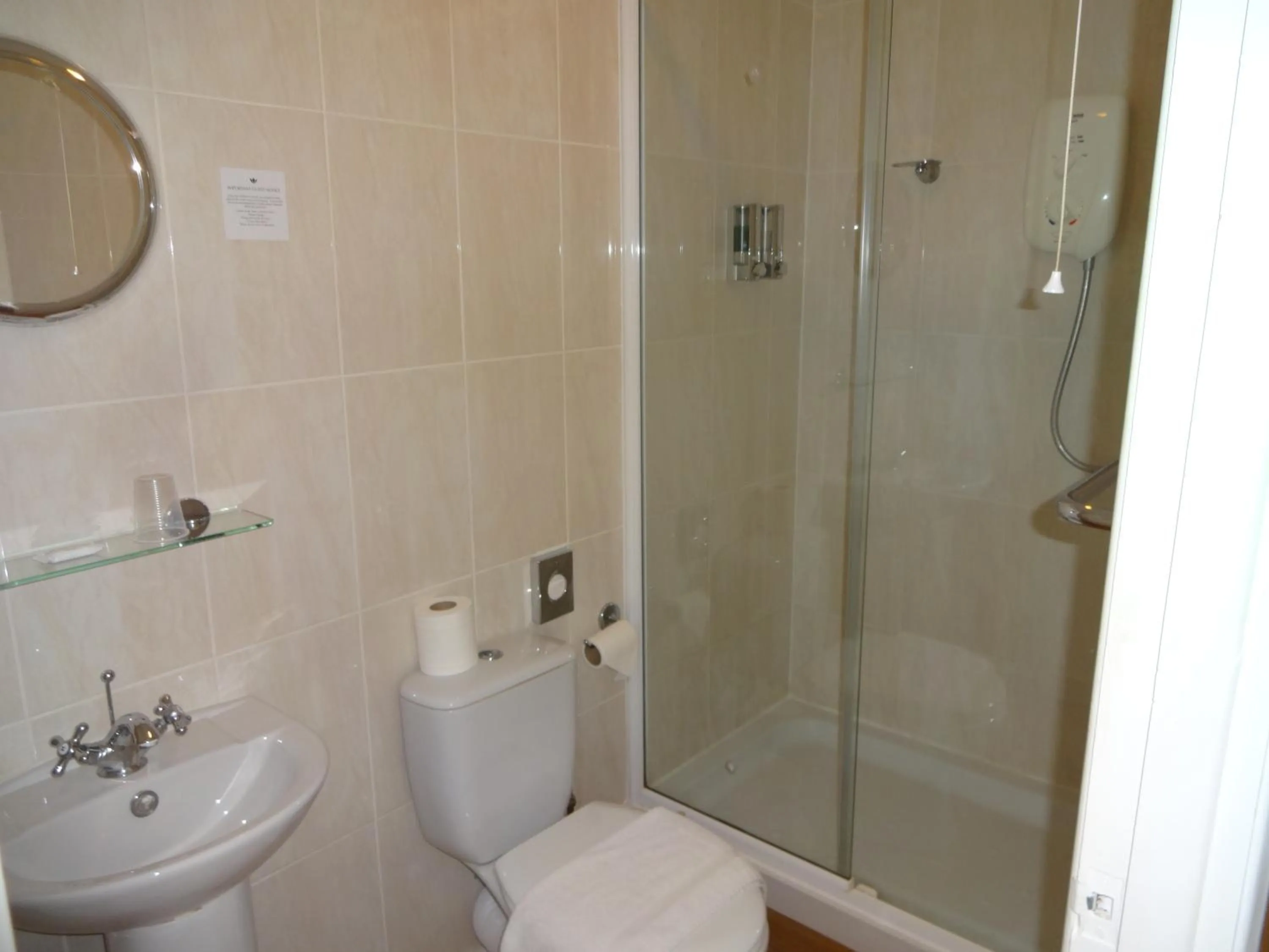 Bathroom in The Hillmorton Manor Hotel