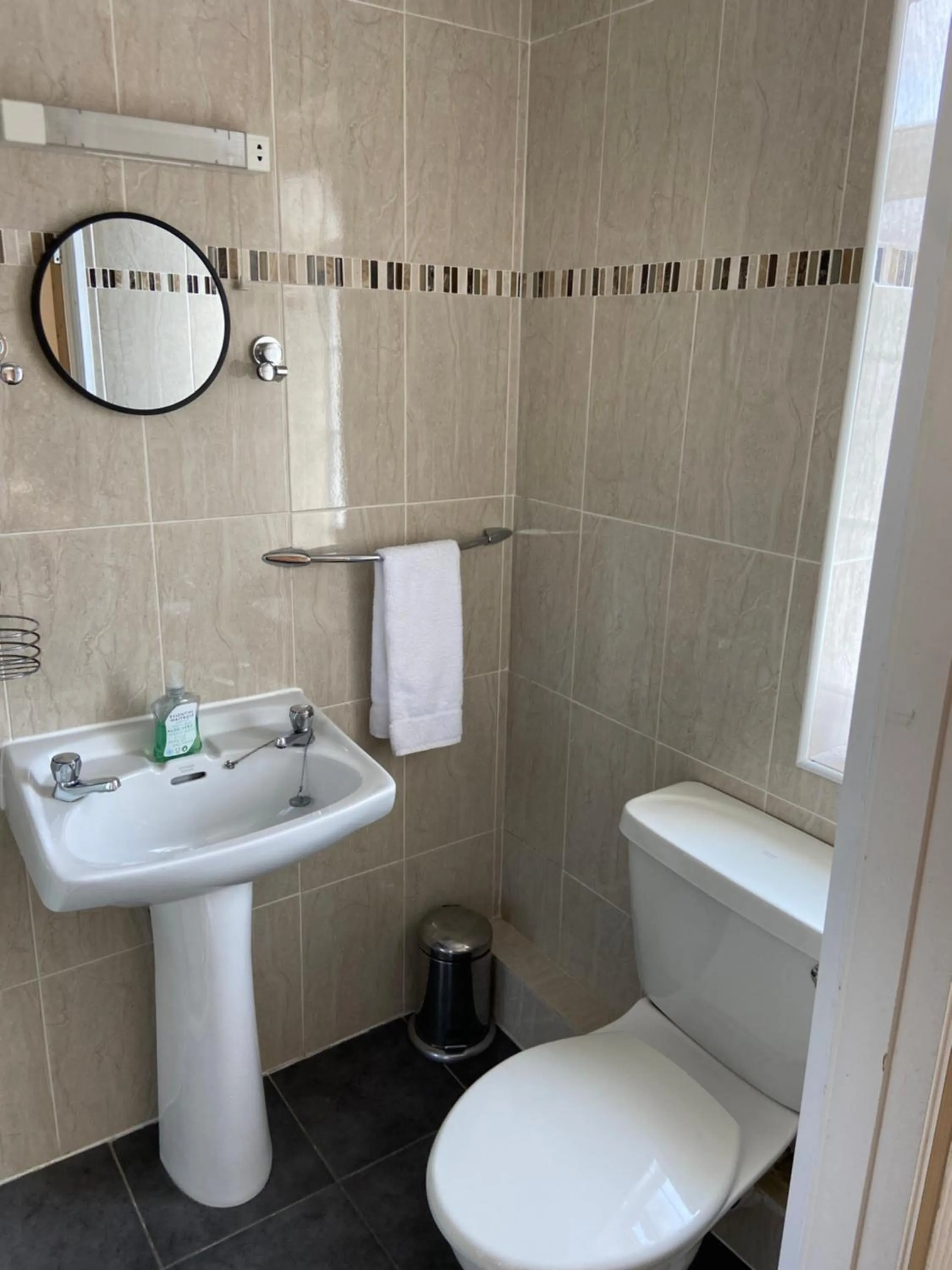 Bathroom in The Hillmorton Manor Hotel