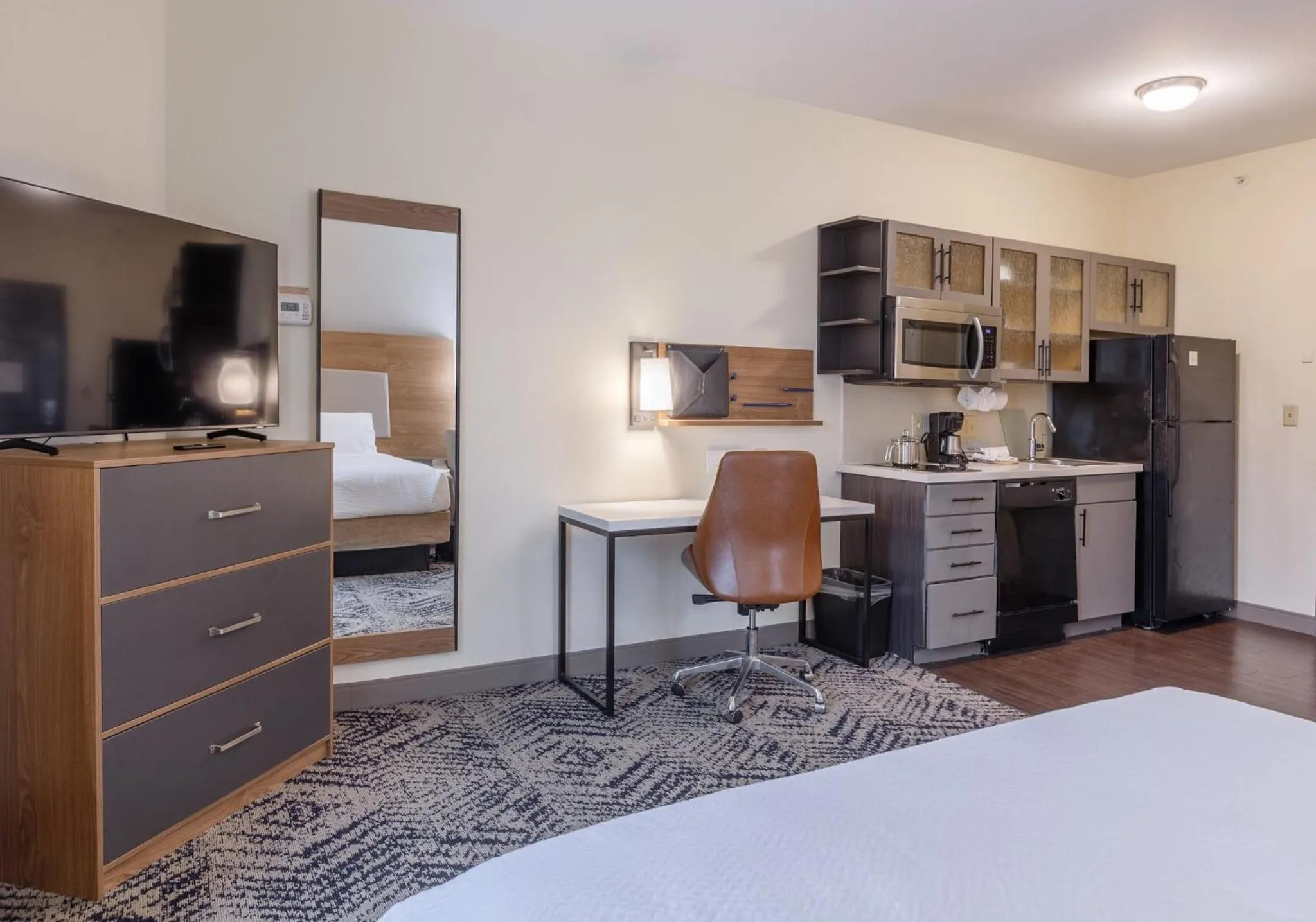 Photo of the whole room, Bed in Candlewood Suites San Marcos by IHG