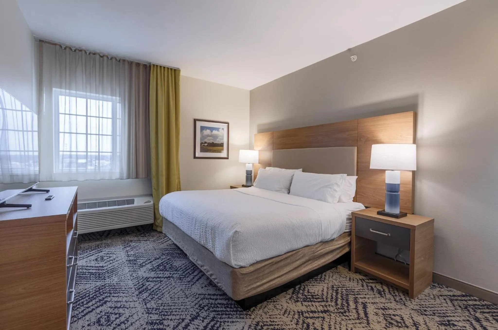 Photo of the whole room, Bed in Candlewood Suites San Marcos by IHG
