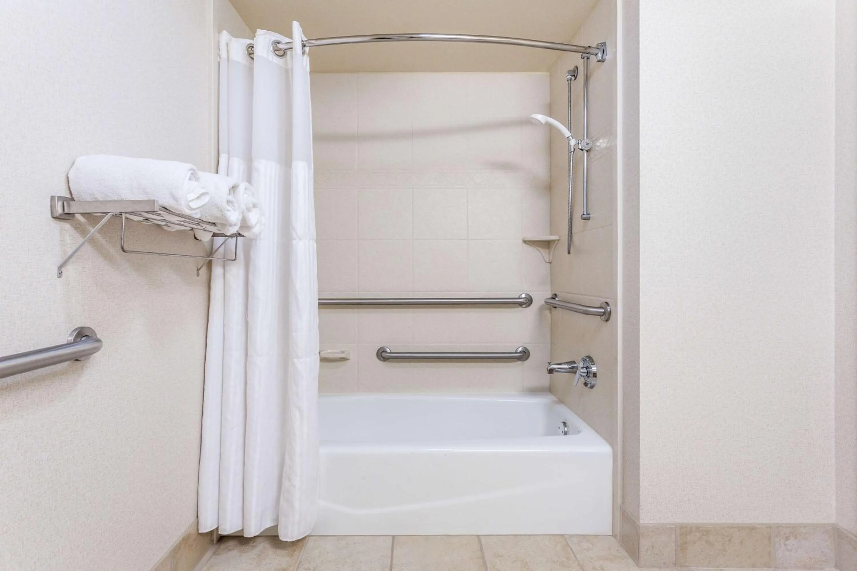 Bathroom in Hilton Garden Inn Gainesville