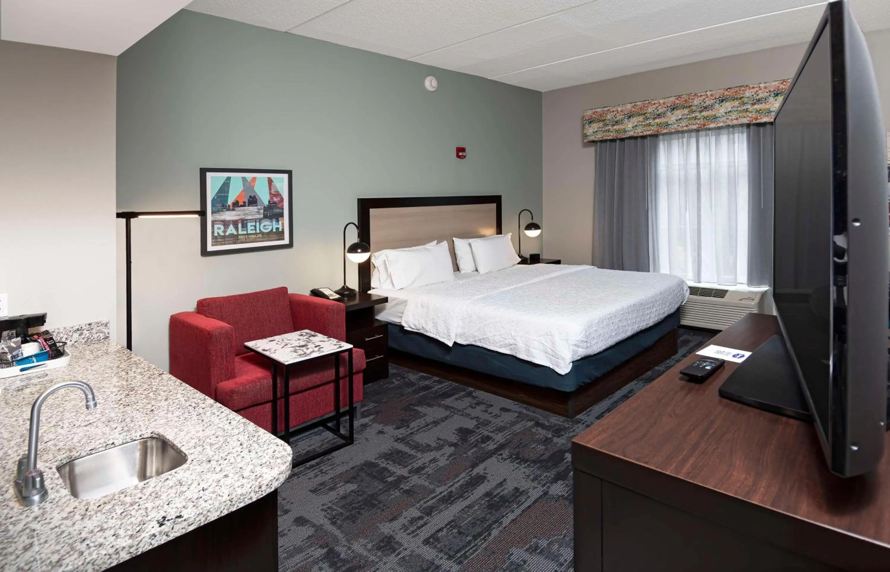 Bed in Hampton Inn & Suites - Raleigh Downtown