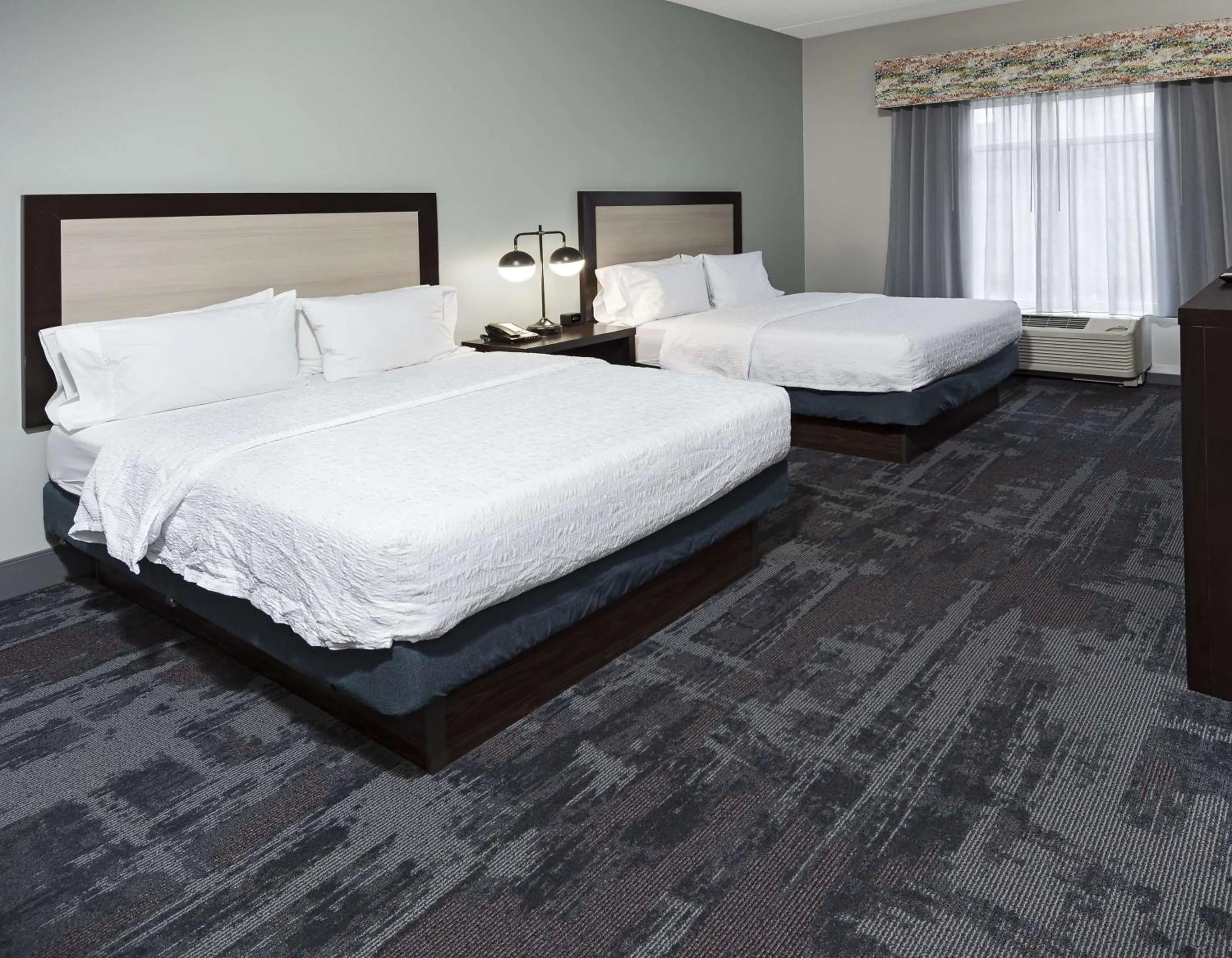 Bed in Hampton Inn & Suites - Raleigh Downtown