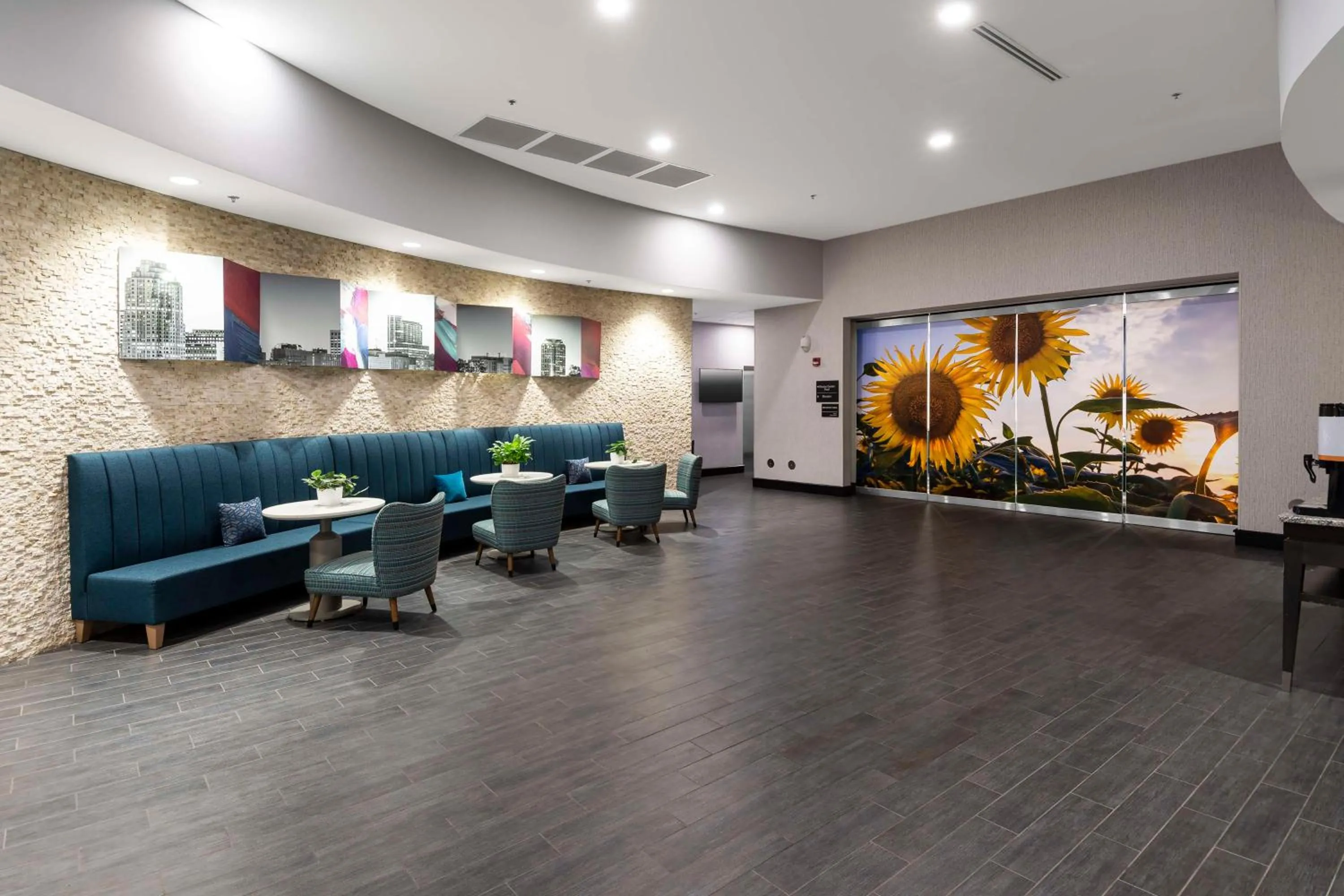 Lobby or reception in Hampton Inn & Suites - Raleigh Downtown