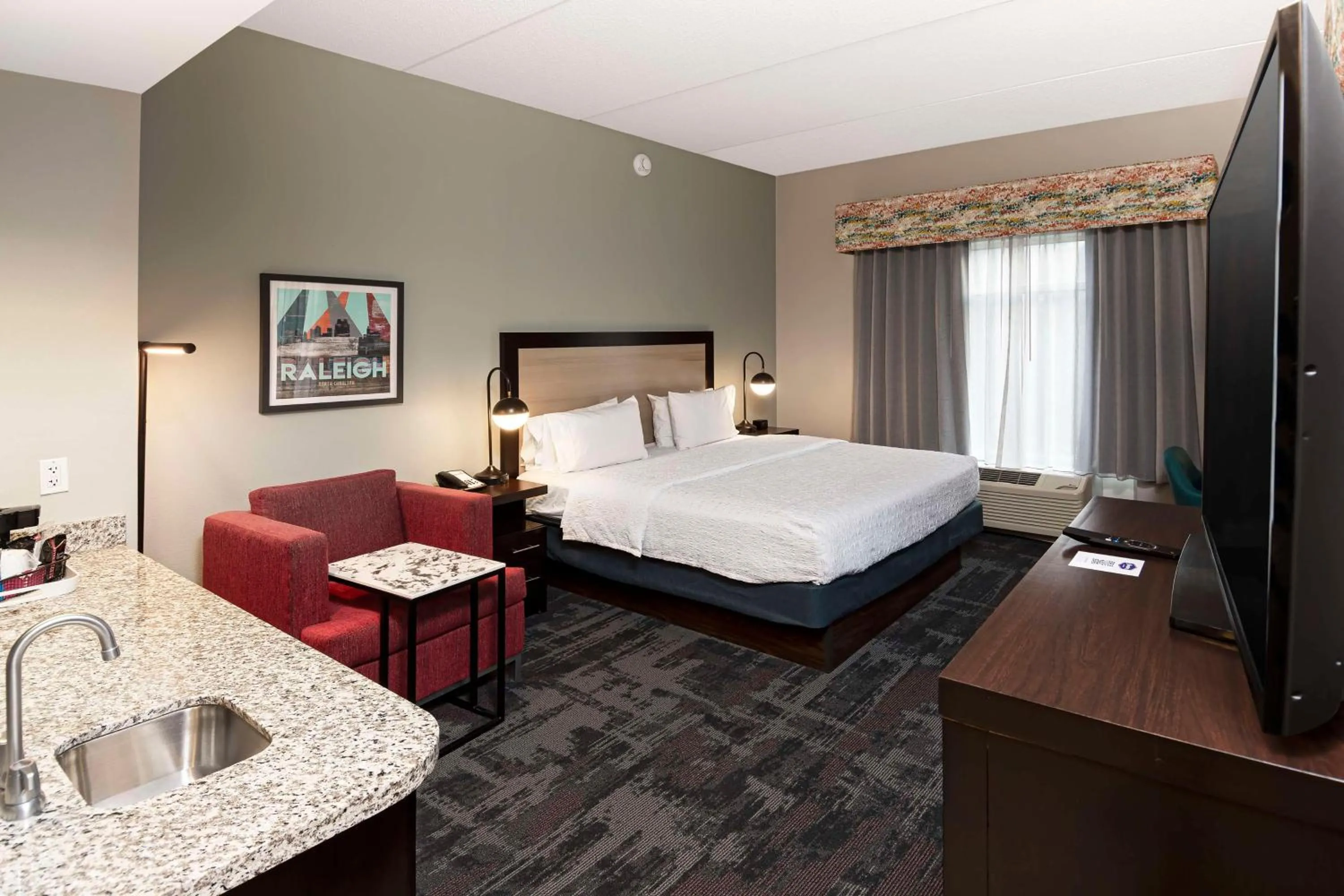 Bed in Hampton Inn & Suites - Raleigh Downtown