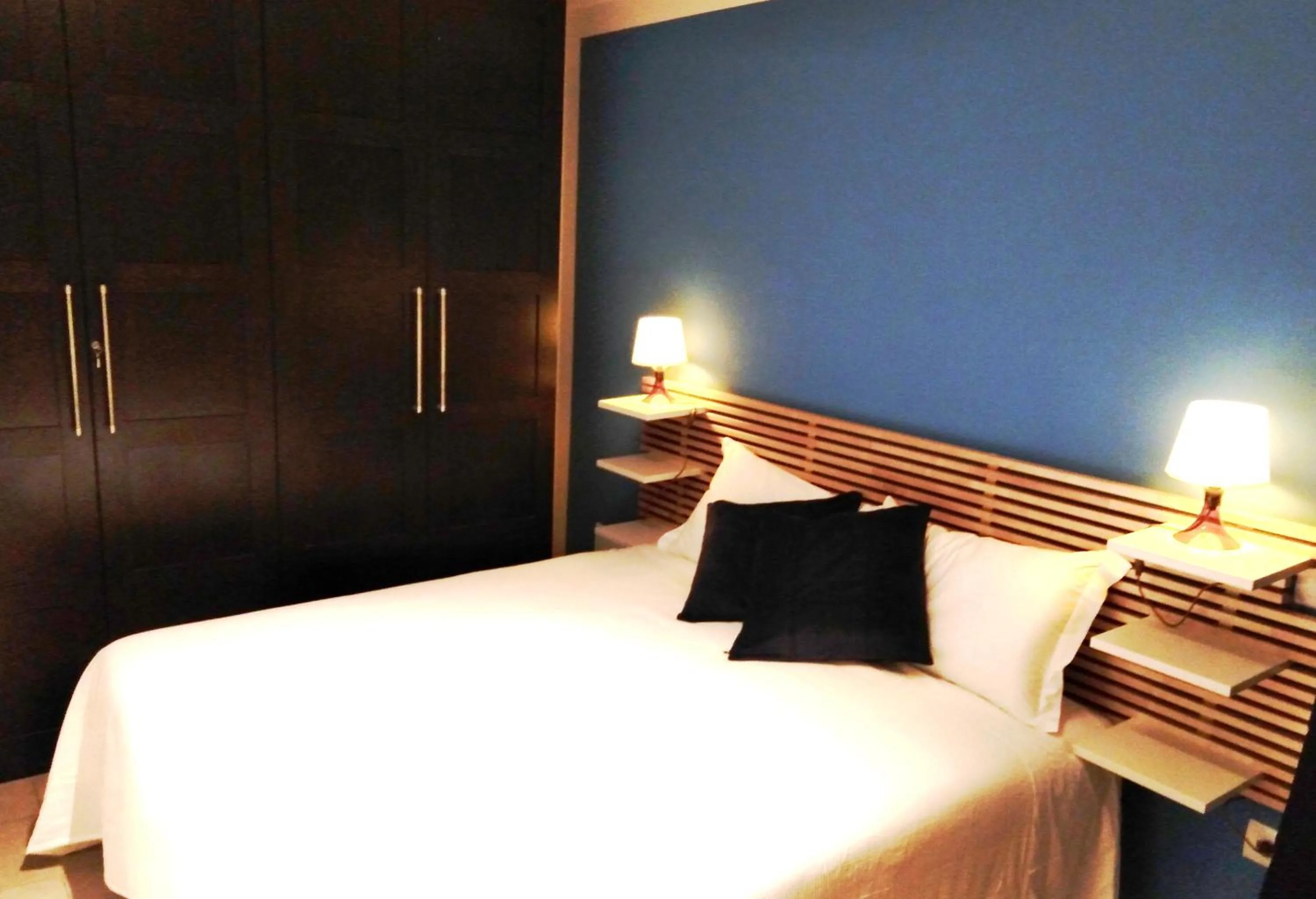 Photo of the whole room, Bed in Acetylene B&B