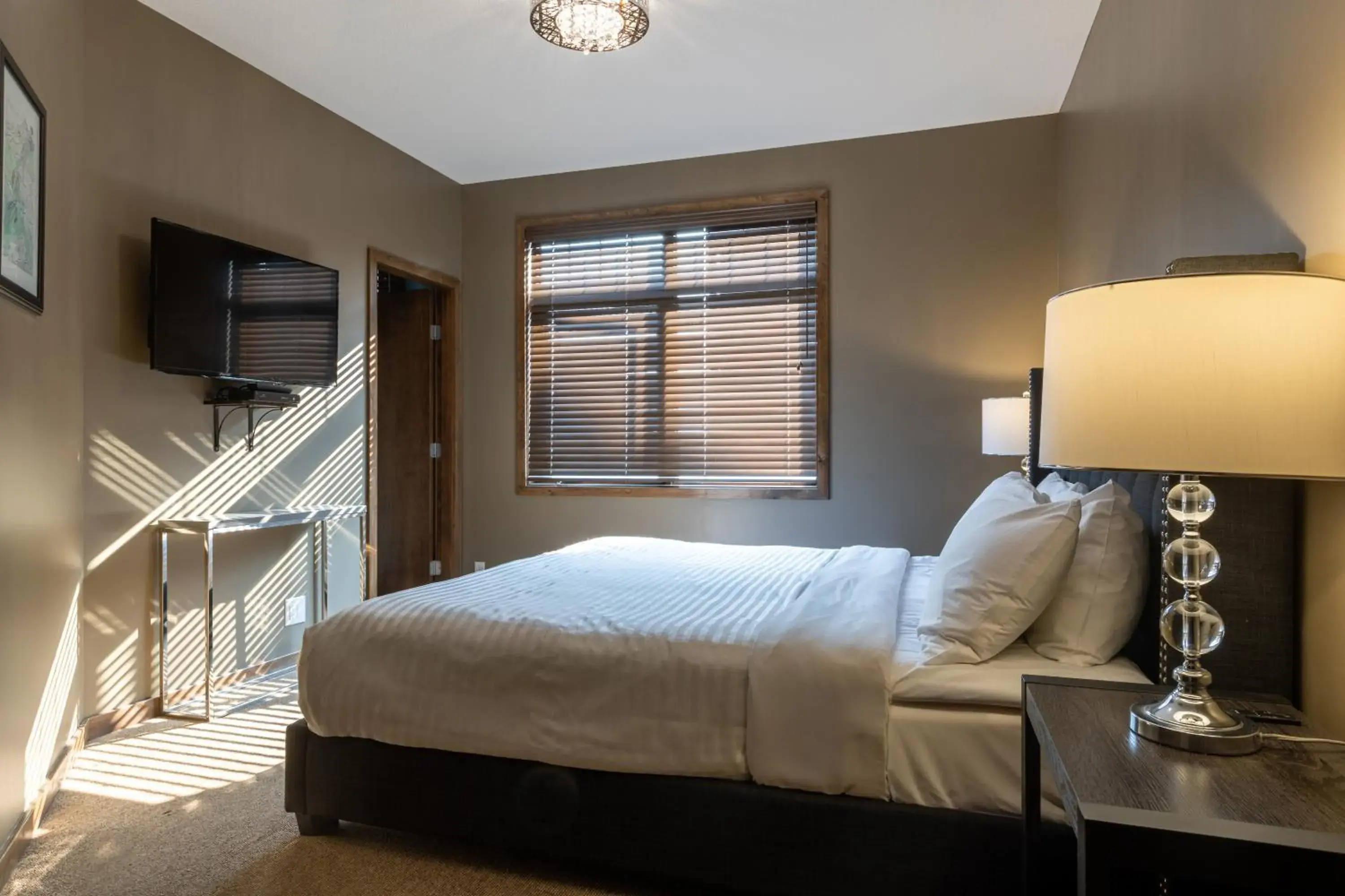 Bedroom, Bed in Glacier Mountaineer Lodge Bedroom, Bed in Glacier Mountaineer Lodge