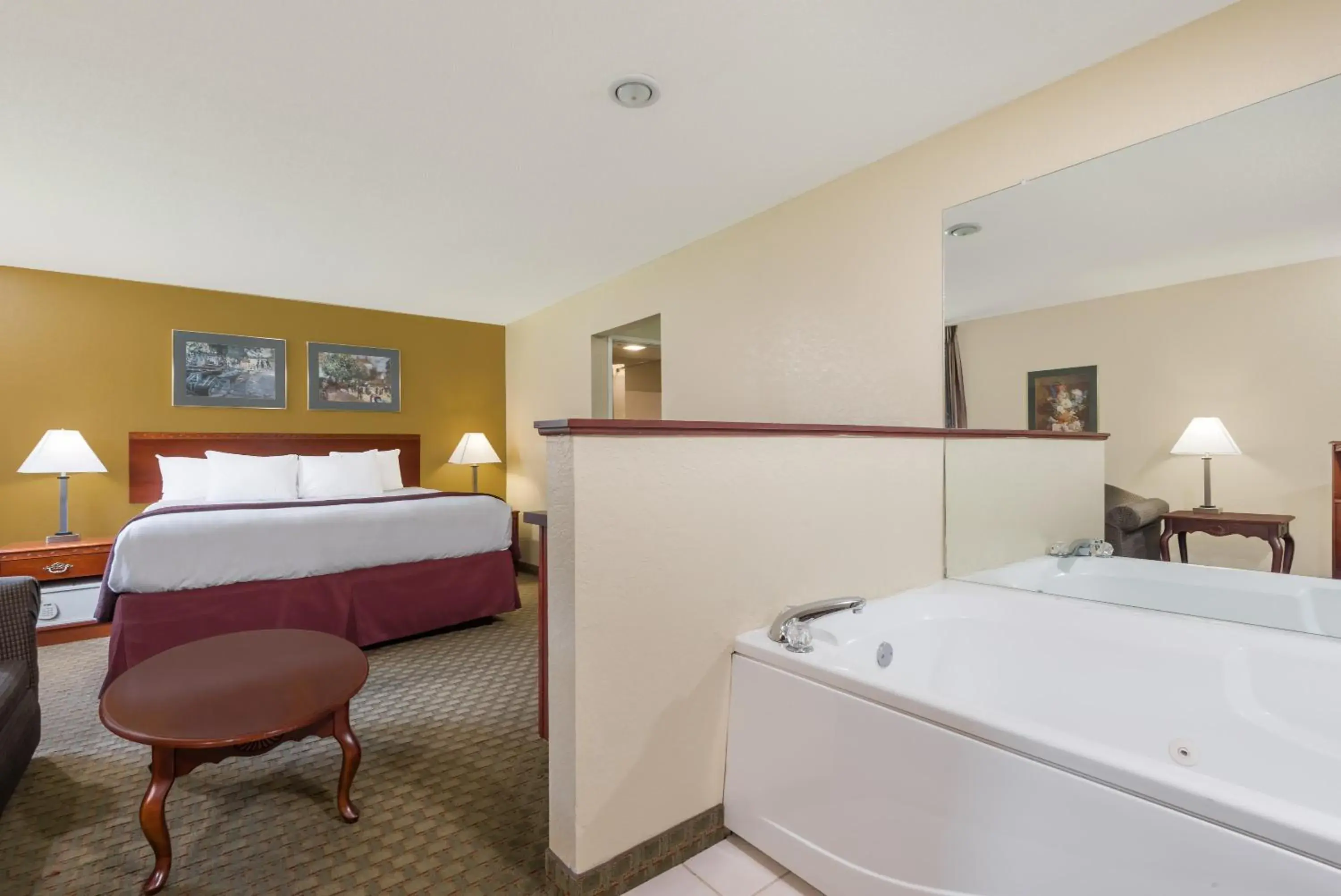 Bed in Days Inn by Wyndham Norton Bed in Days Inn by Wyndham Norton