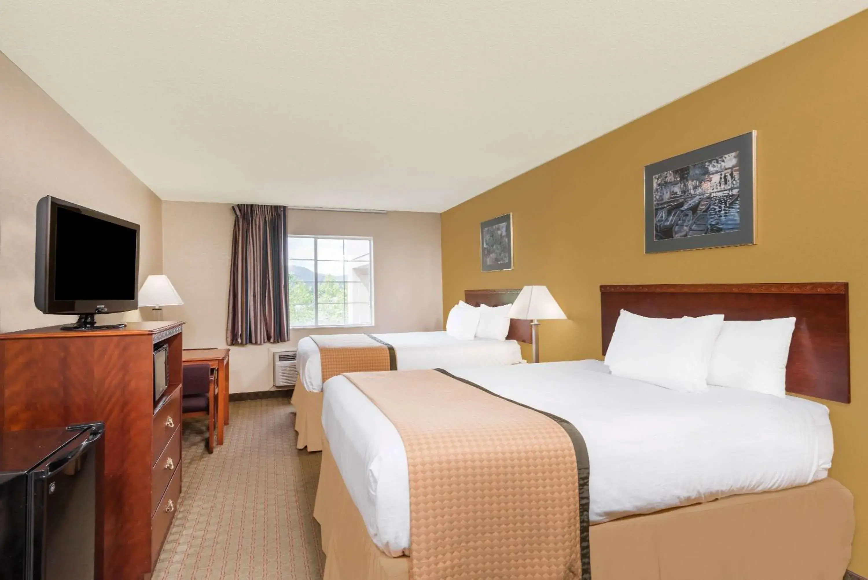 Photo of the whole room, Bed in Days Inn by Wyndham Norton Photo of the whole room, Bed in Days Inn by Wyndham Norton