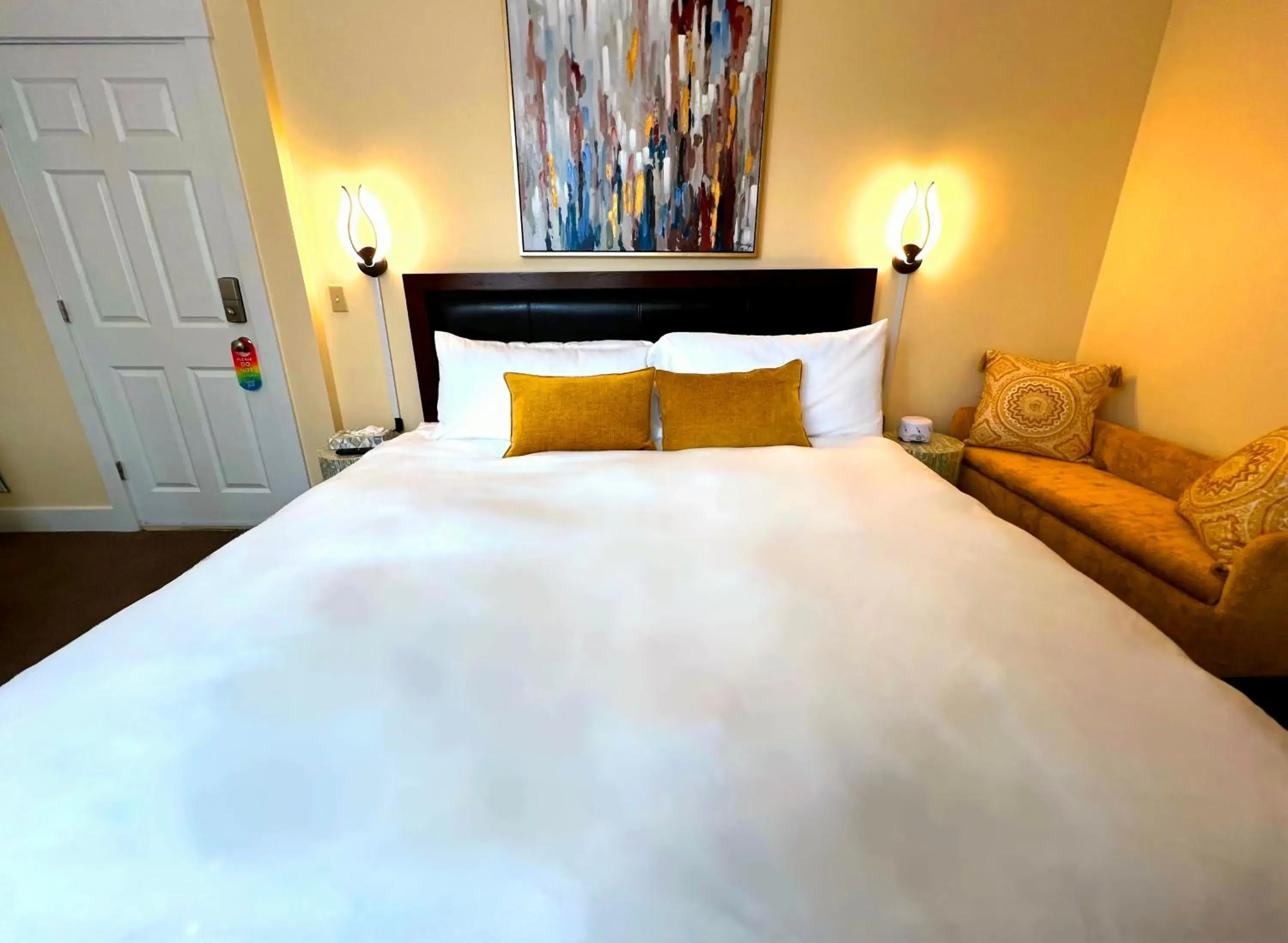 King Room with Fireplace in Lotus Provincetown King Room with Fireplace in Lotus Provincetown