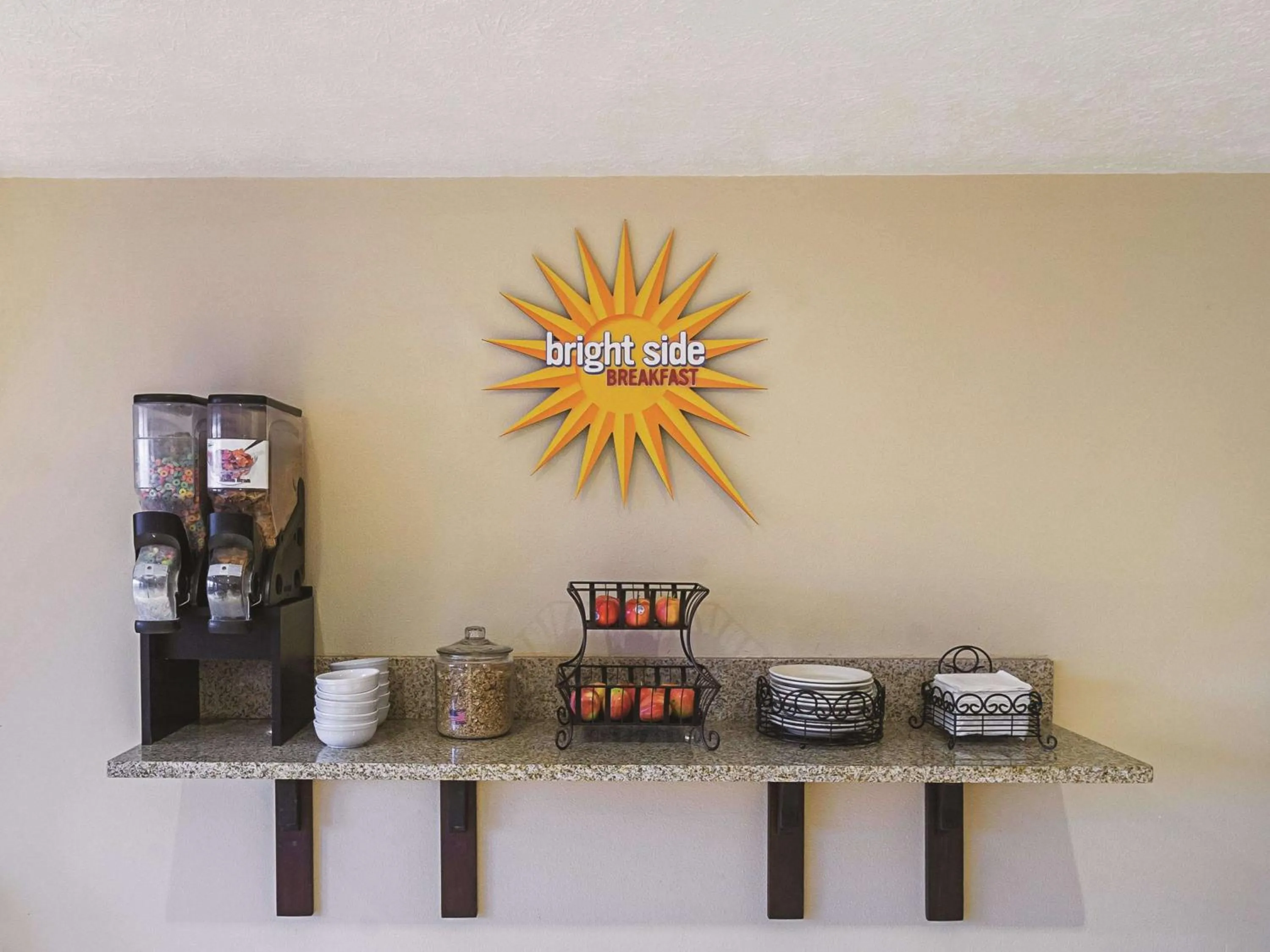 Restaurant/places to eat in La Quinta by Wyndham Woodburn