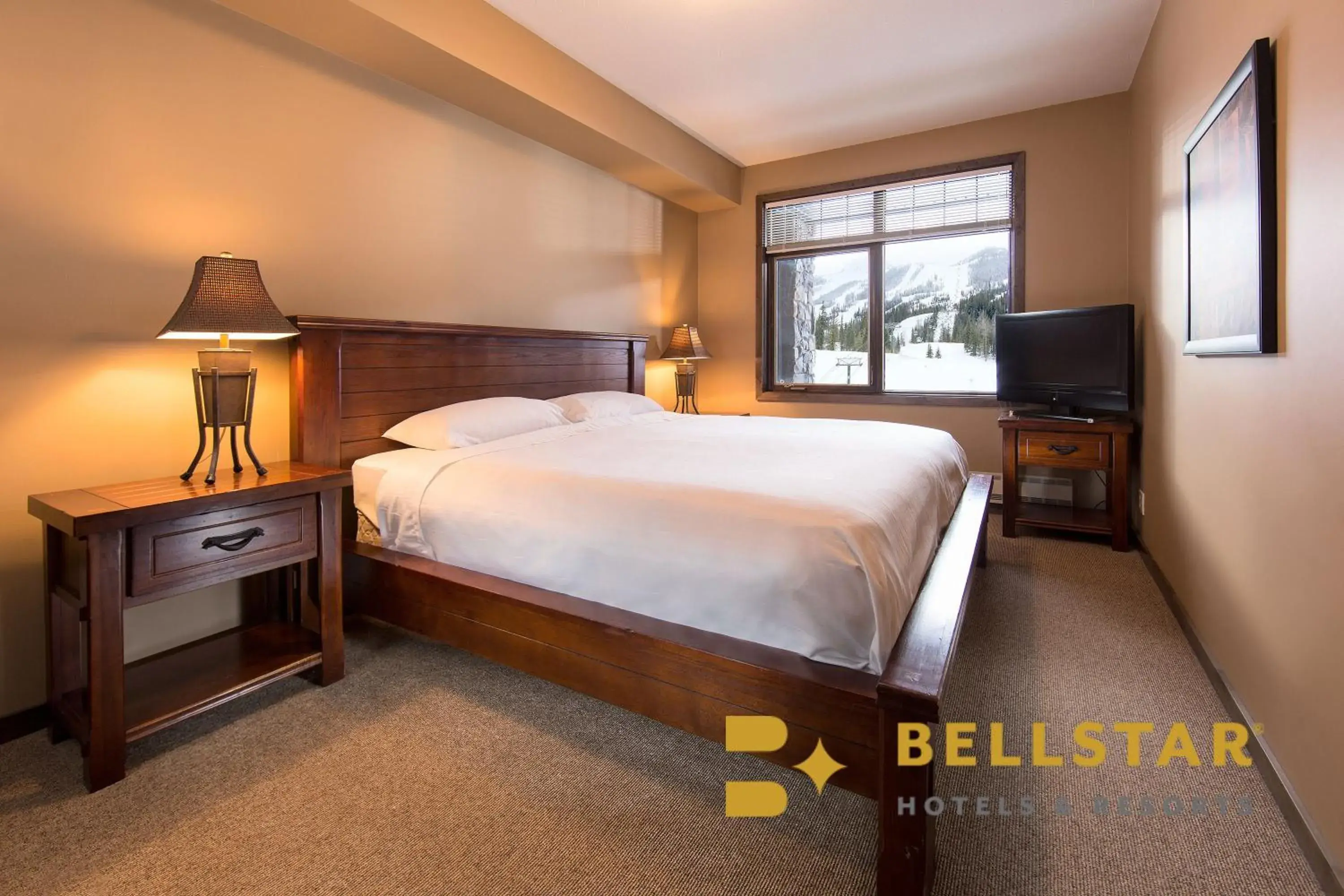 Bedroom, Bed in Palliser Lodge — Bellstar Hotels & Resorts Bedroom, Bed in Palliser Lodge — Bellstar Hotels & Resorts