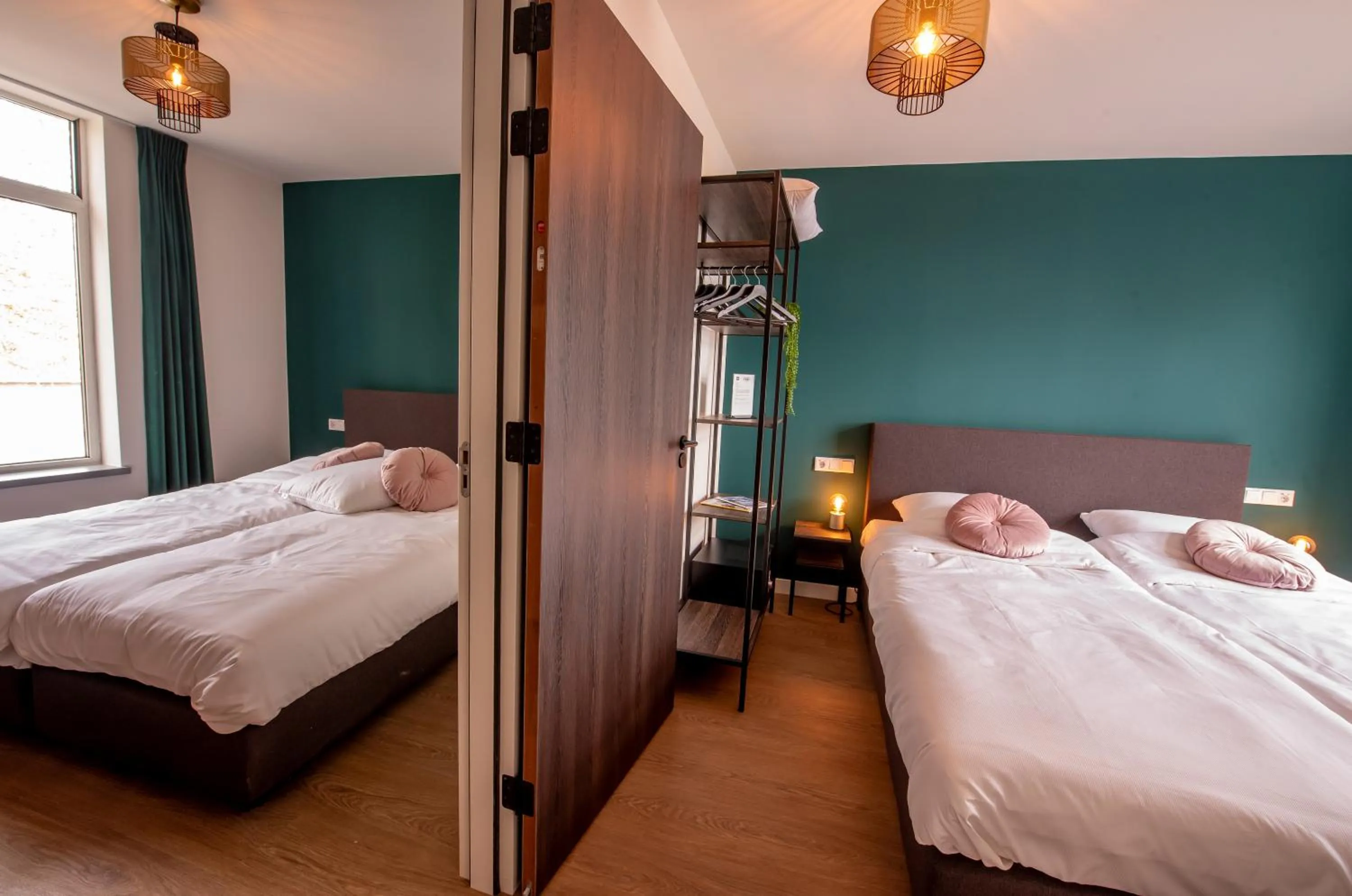 Bedroom, Bed in Hotel Bom