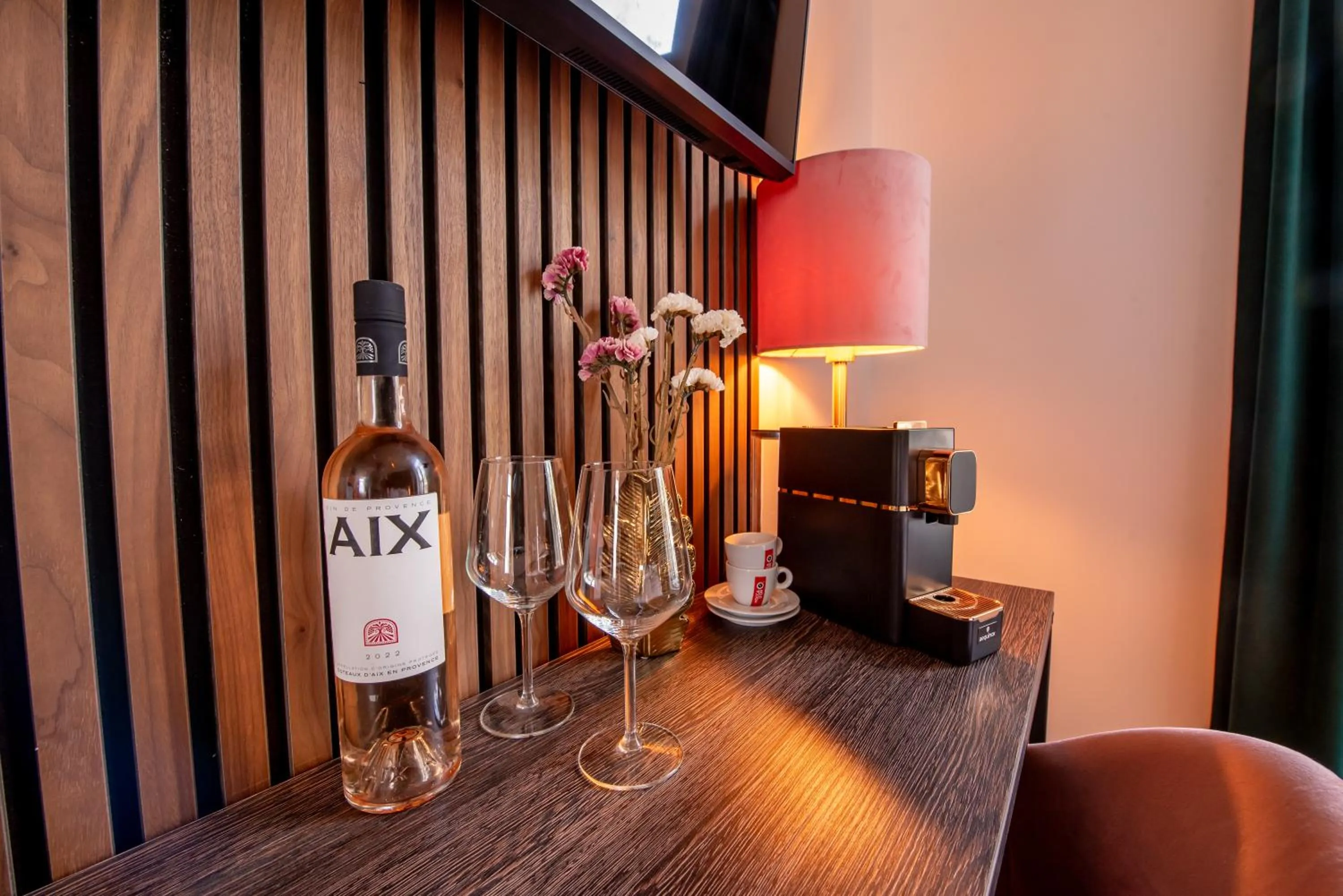 Food and drinks in Hotel Bom