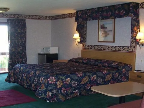 Bed in Passport Inn and Suites - Middletown