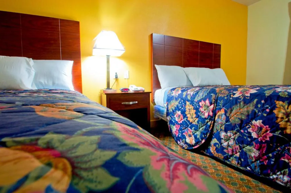 Bed in Passport Inn and Suites - Middletown