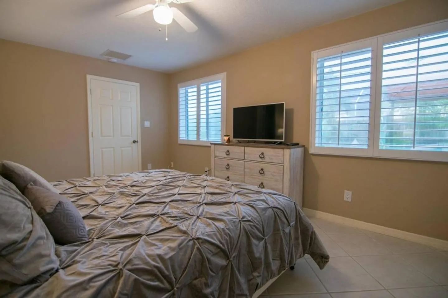 Bed in Chic Private Pool Home Minutes to Bonita Beaches