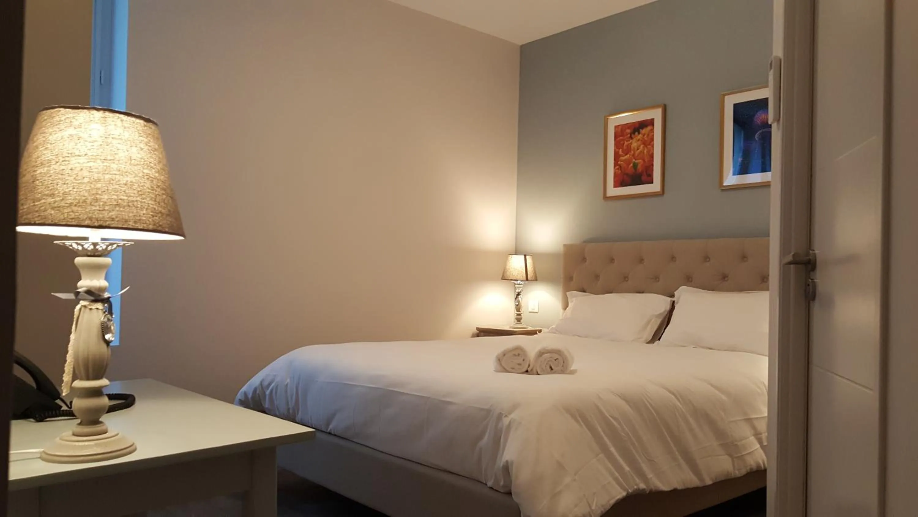 Bed in Hôtel Chez Jacqueline