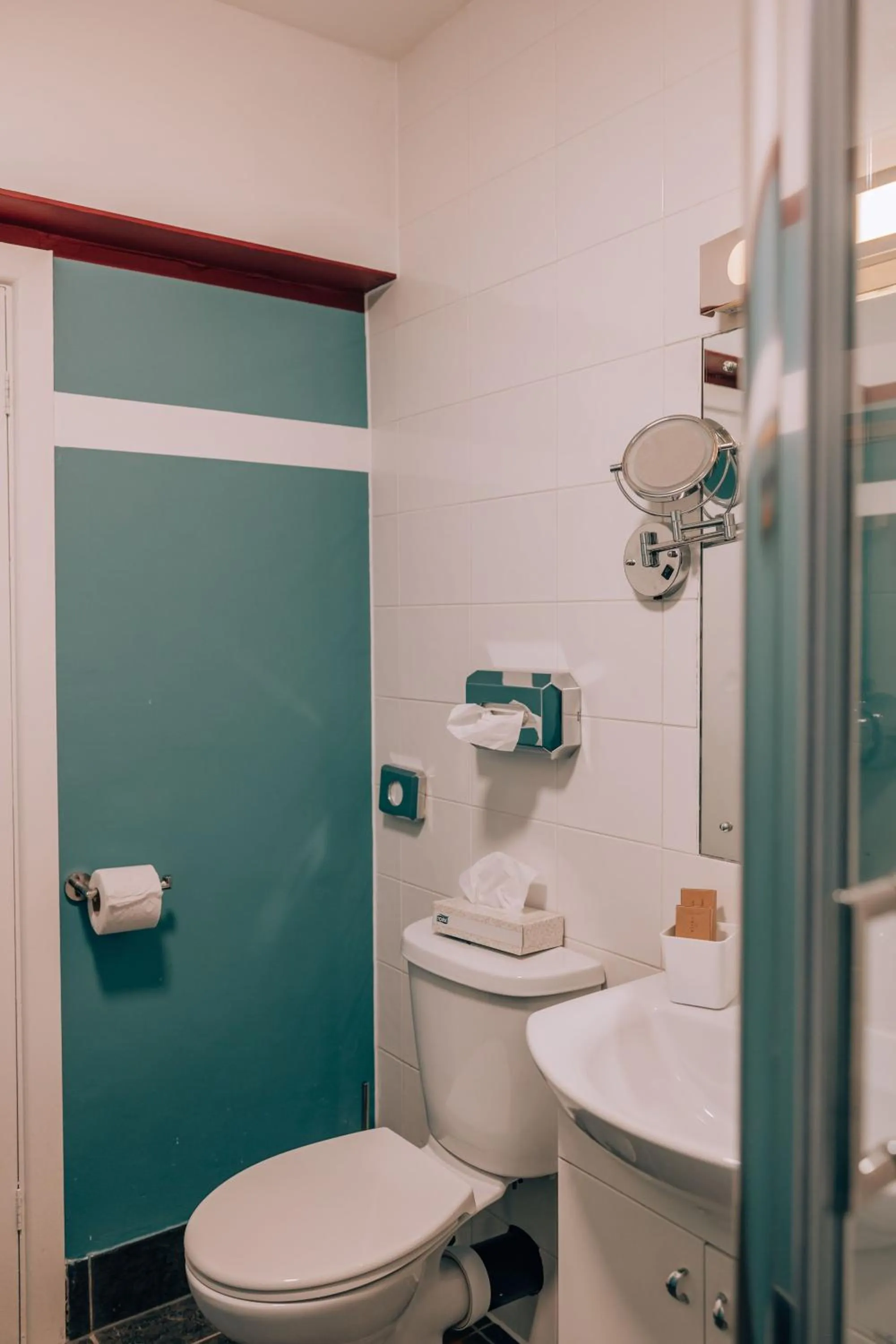 Shower in PH Hostel Liverpool