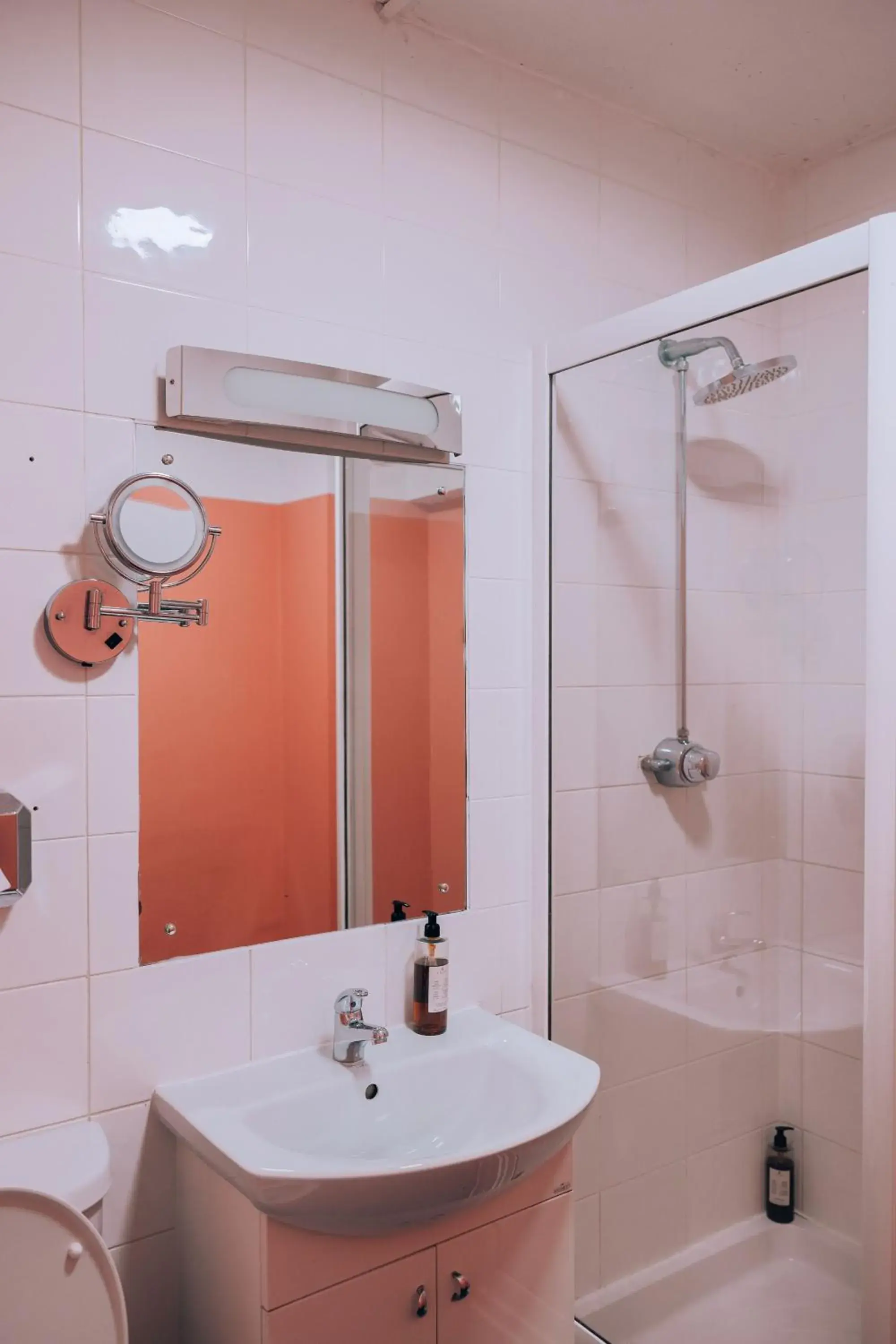 6-Bed Female Dormitory Room in Malacuna Liverpool 6-Bed Female Dormitory Room in Malacuna Liverpool