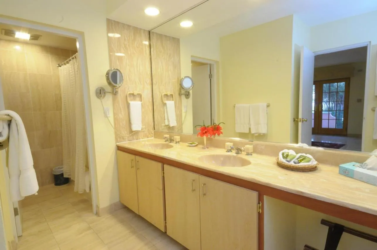 Bathroom in Fourways Inn