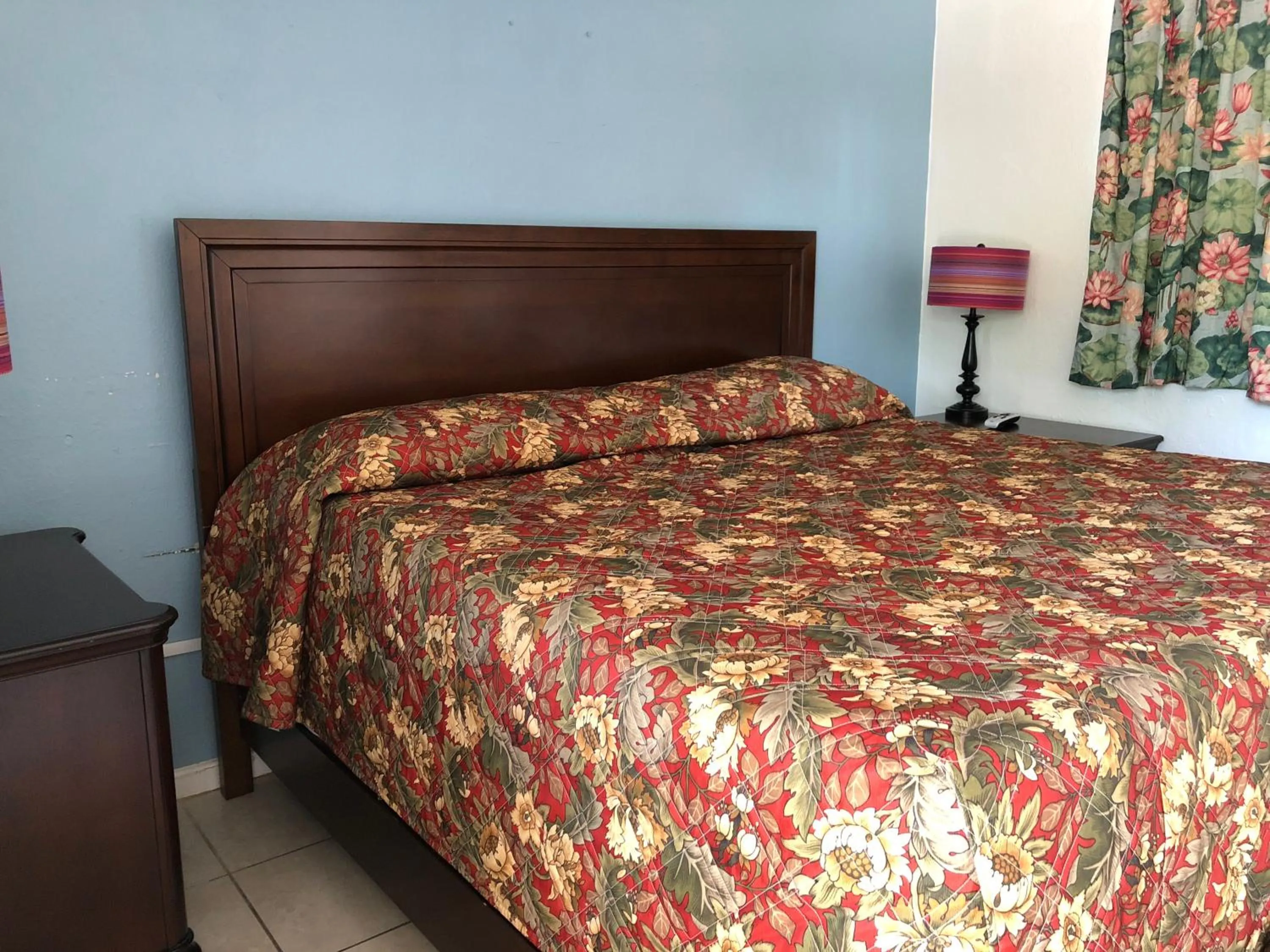 Bed in Glades Motel - Naples