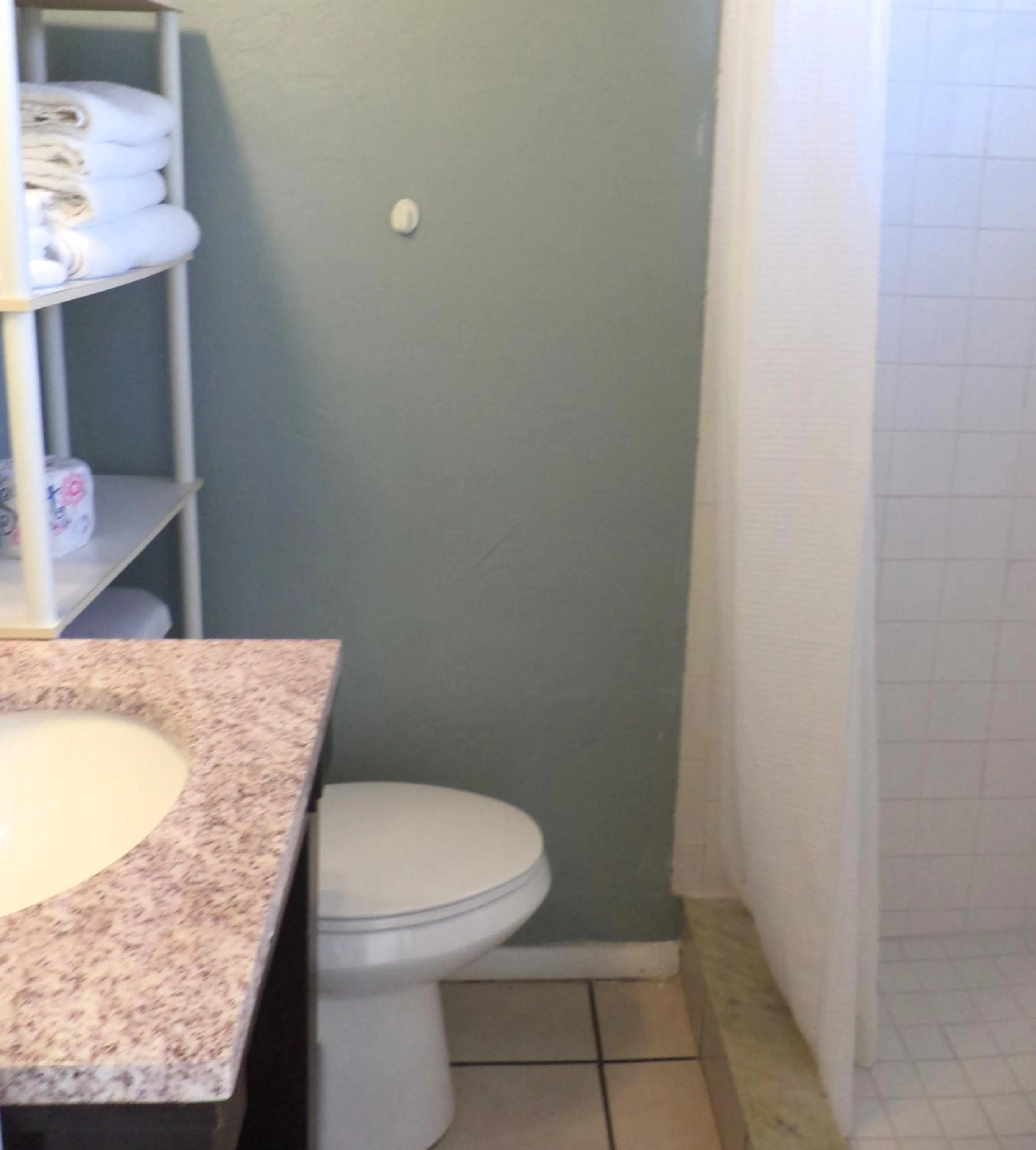 Bathroom in Glades Motel - Naples
