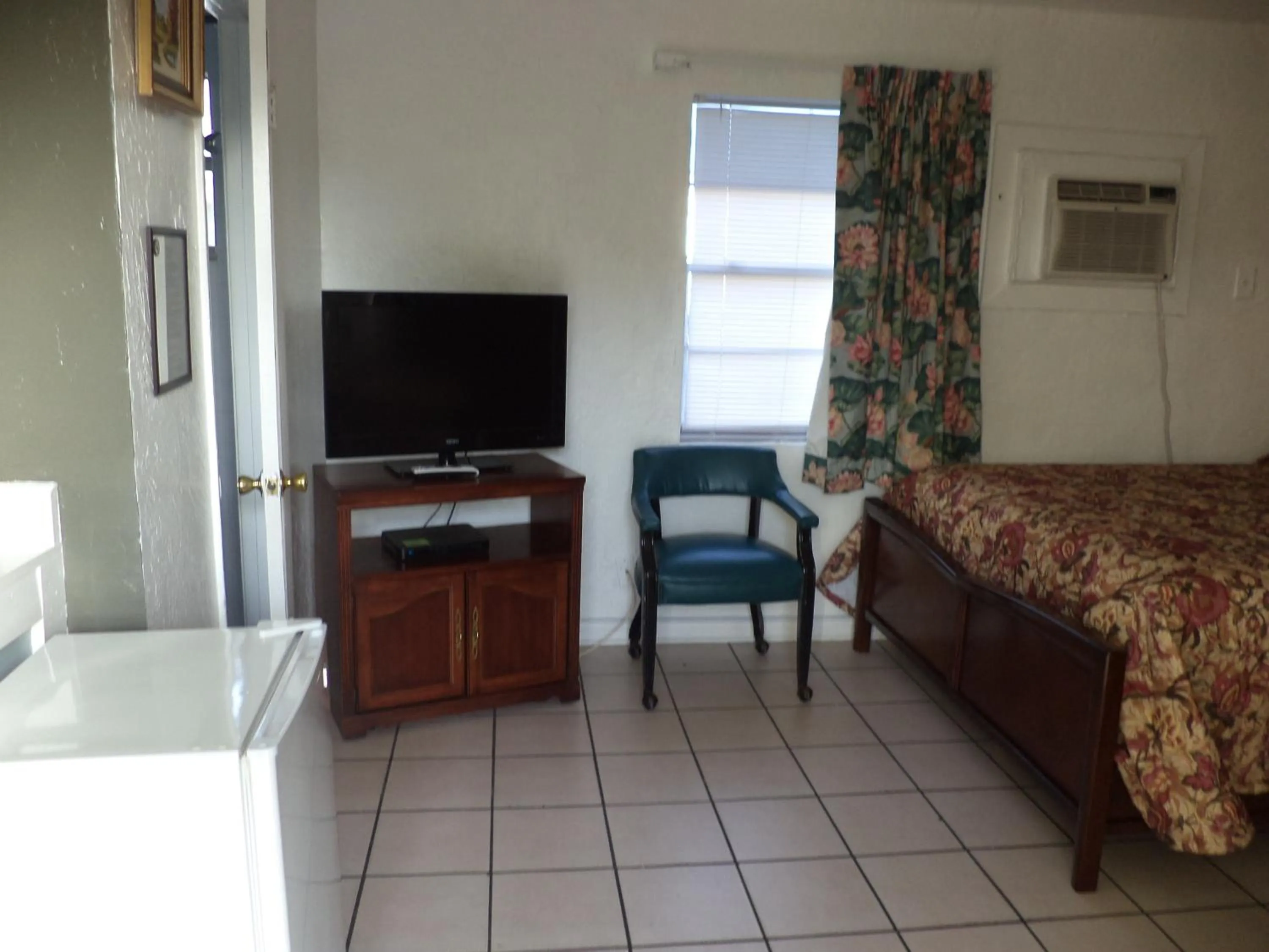 TV and multimedia, Bed in Glades Motel - Naples