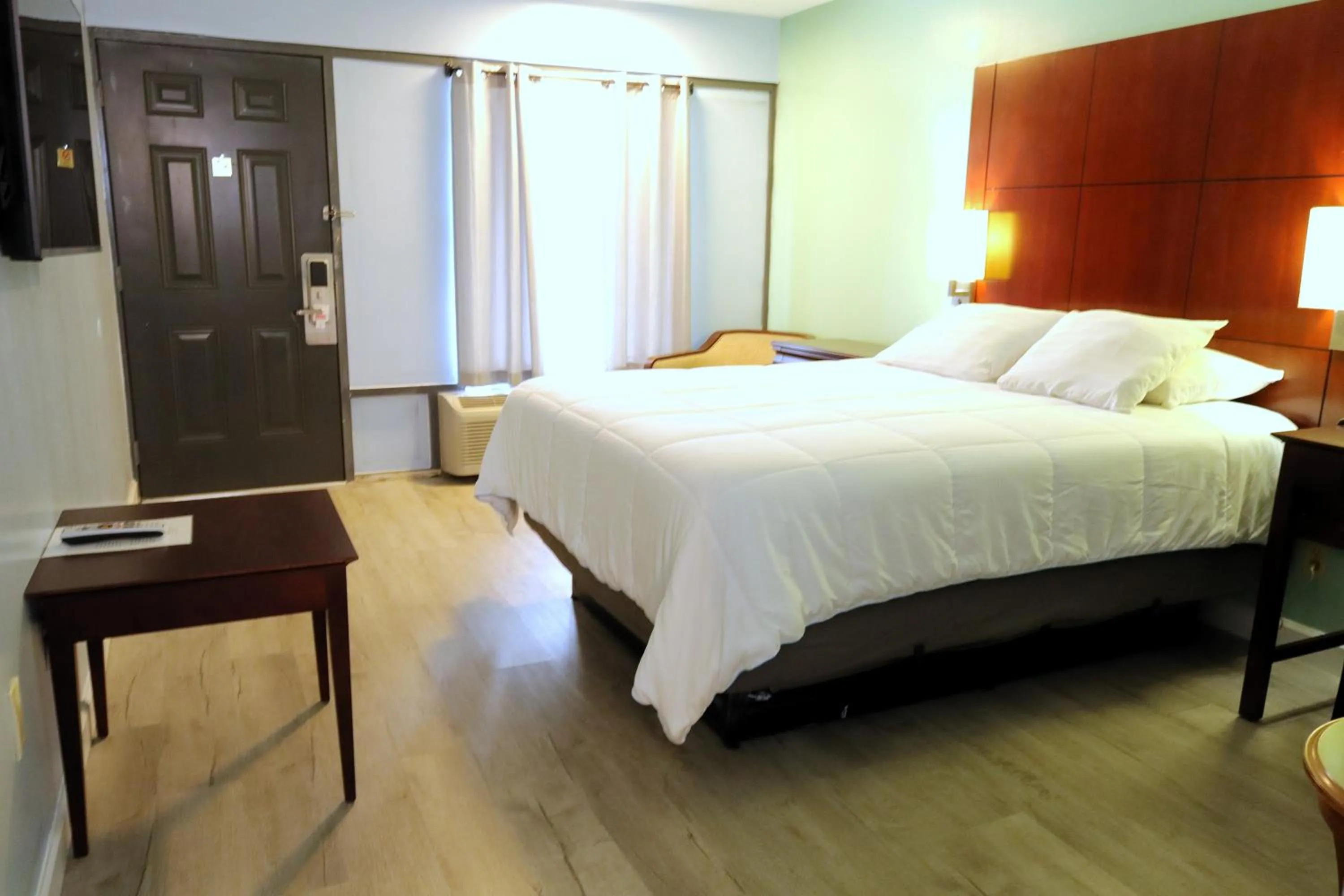 Bed in Americas Best Value Inn Suites & Studios Blytheville by Sonesta