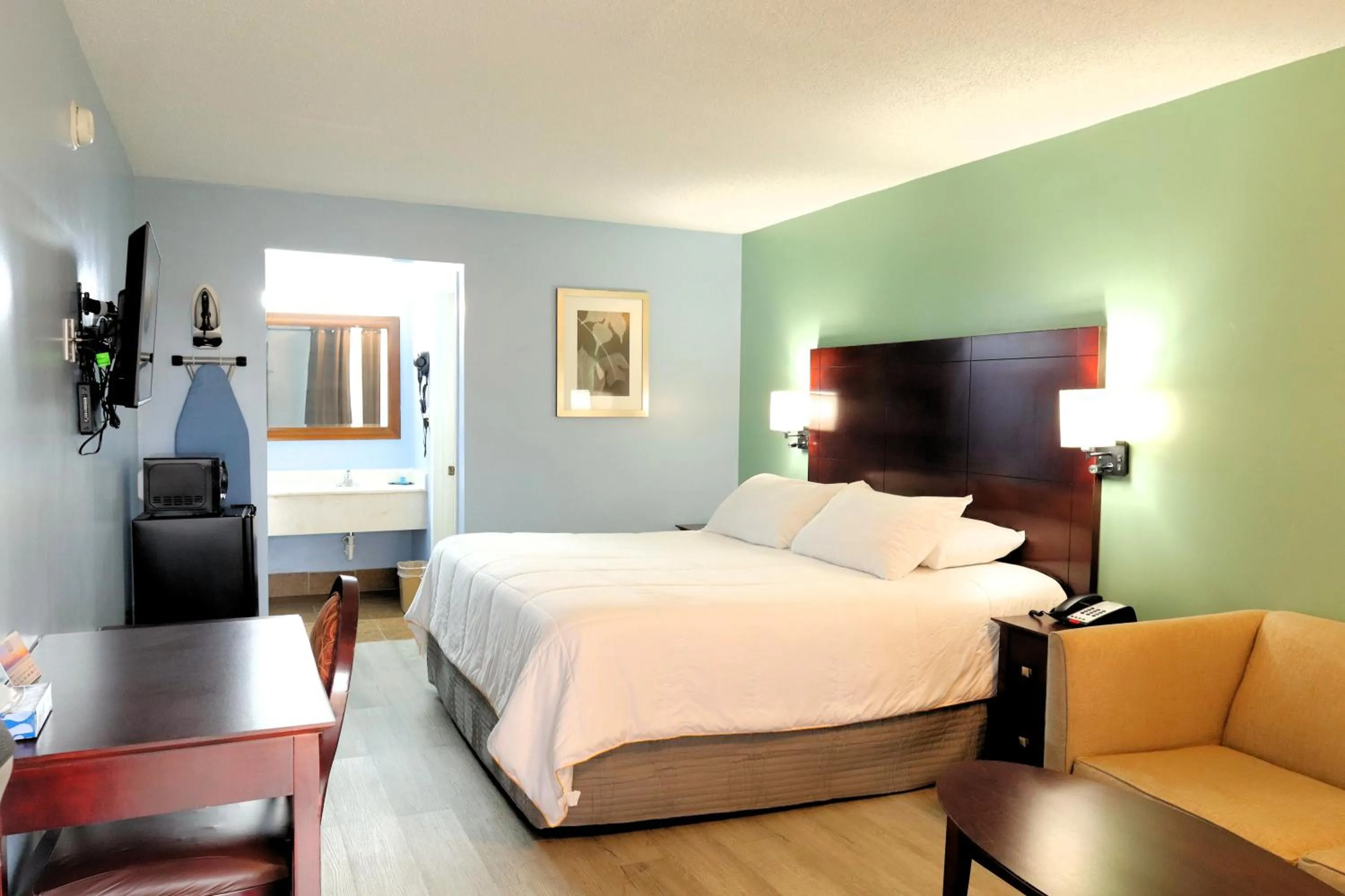 Bed in Americas Best Value Inn Suites & Studios Blytheville by Sonesta