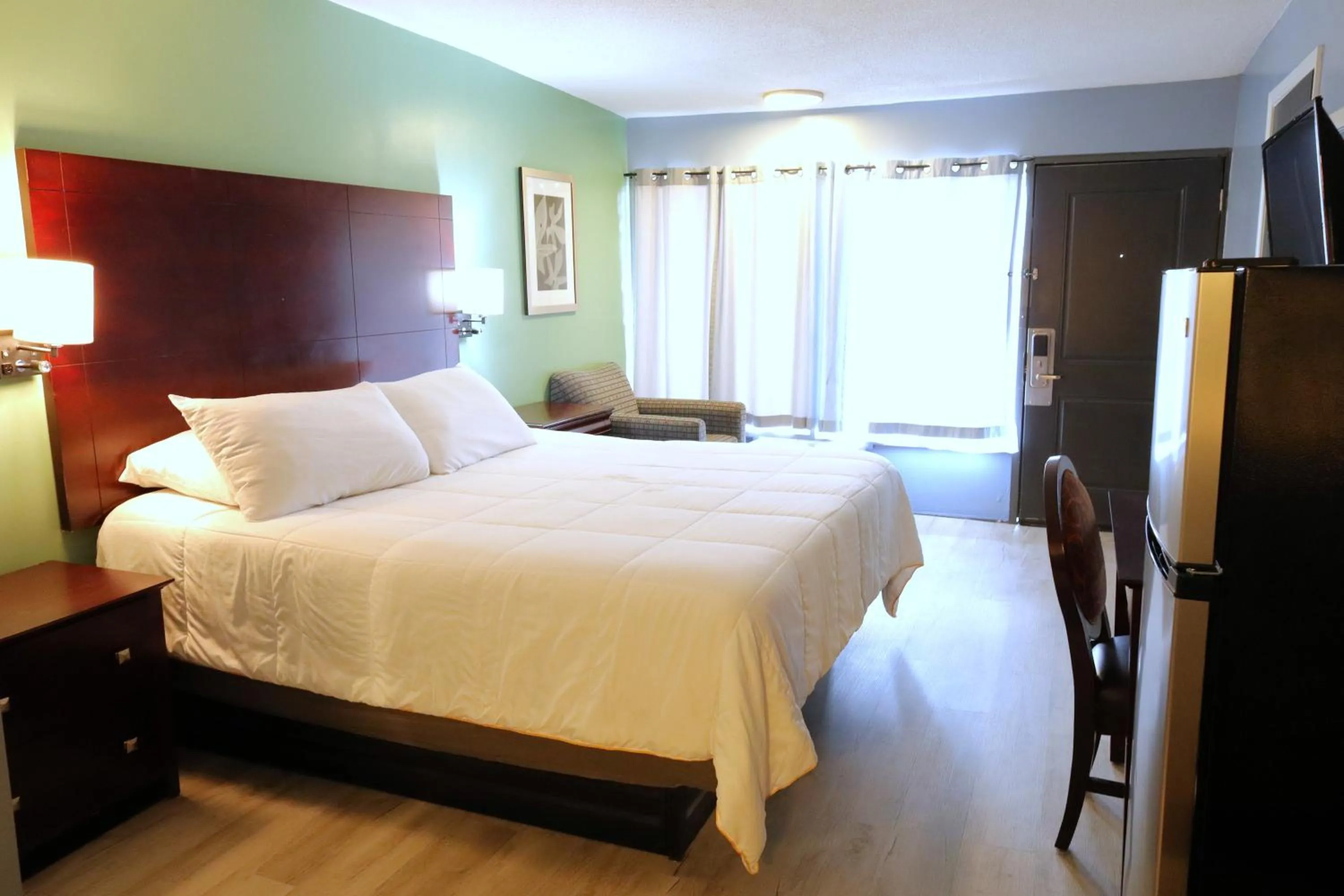 Bed in Americas Best Value Inn Suites & Studios Blytheville by Sonesta