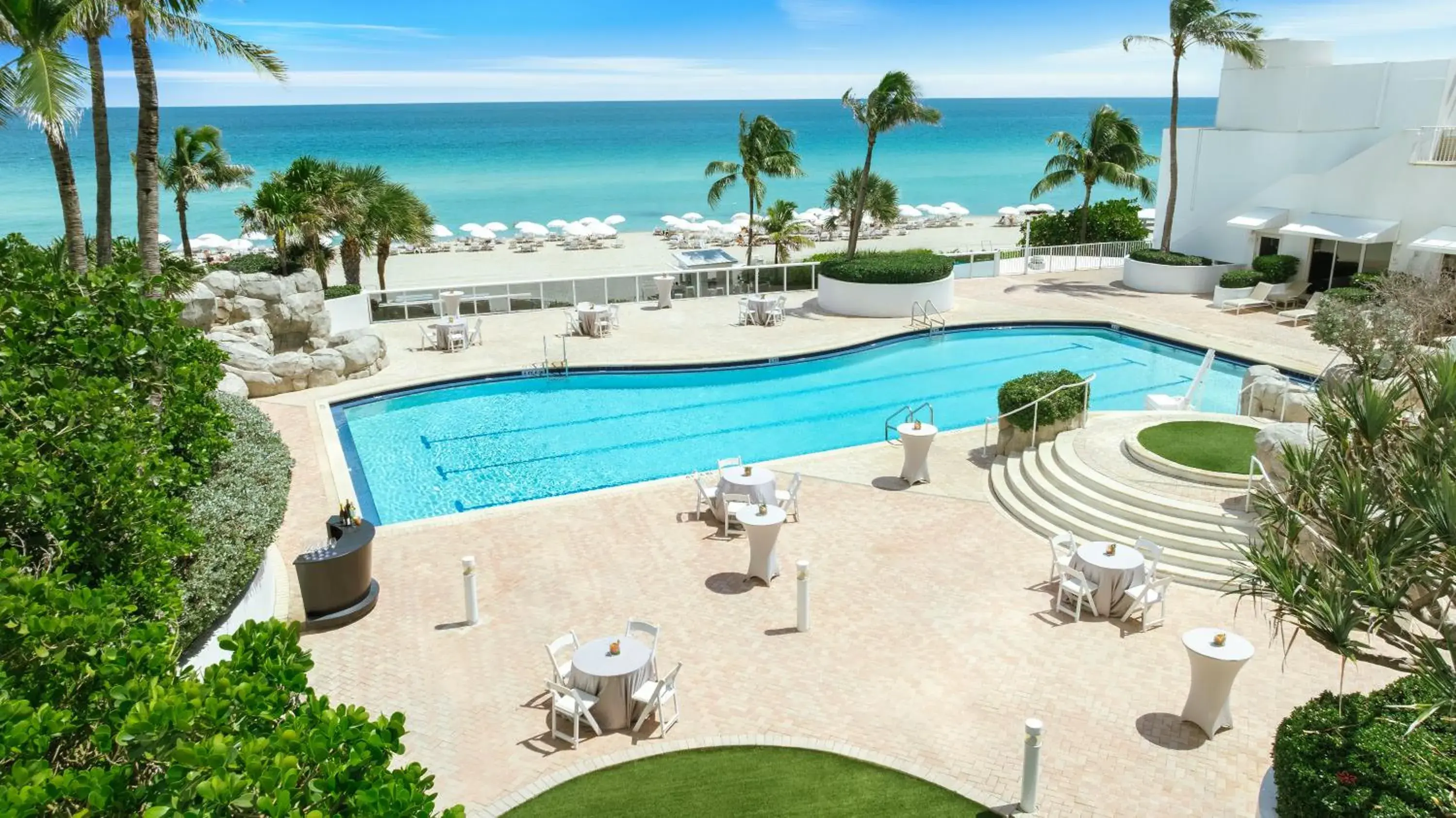 Swimming pool in Trump International Beach Resort - Sunny Isles Beach Swimming pool in Trump International Beach Resort - Sunny Isles Beach