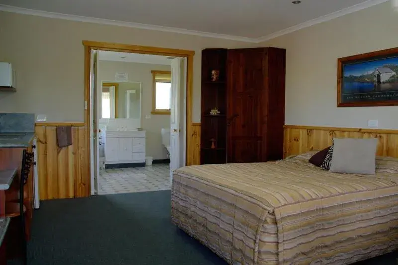 Day, Bed in Kentish Hills Retreat Day, Bed in Kentish Hills Retreat