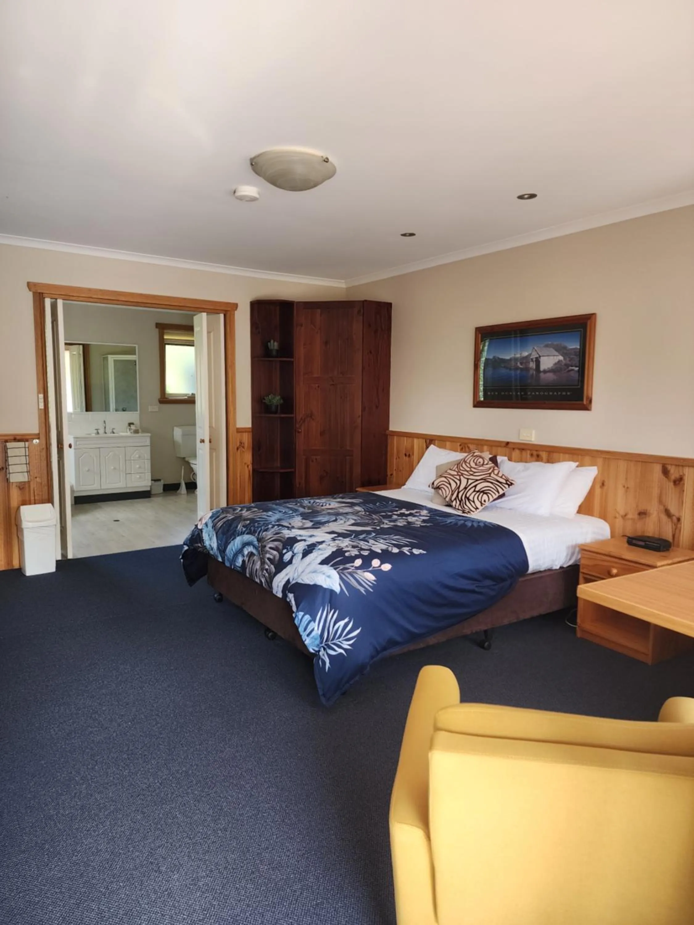 Bed in Kentish Hills Retreat