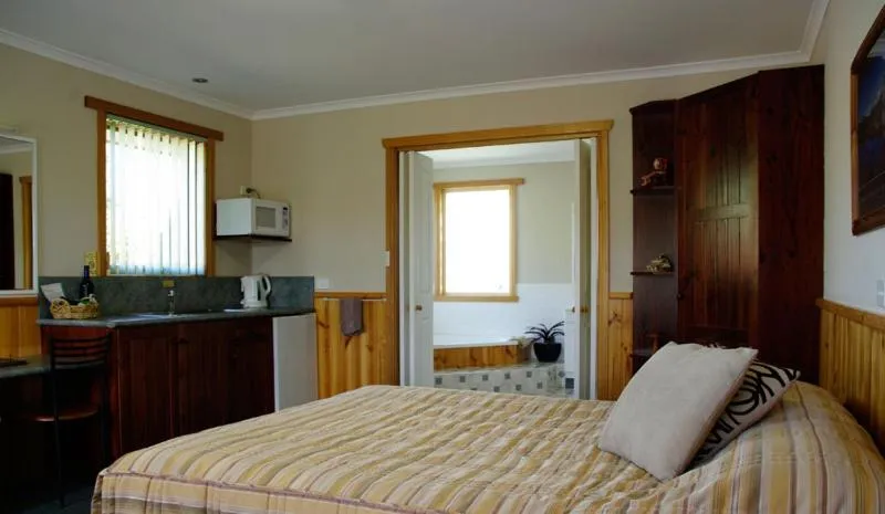 Day, Bed in Kentish Hills Retreat