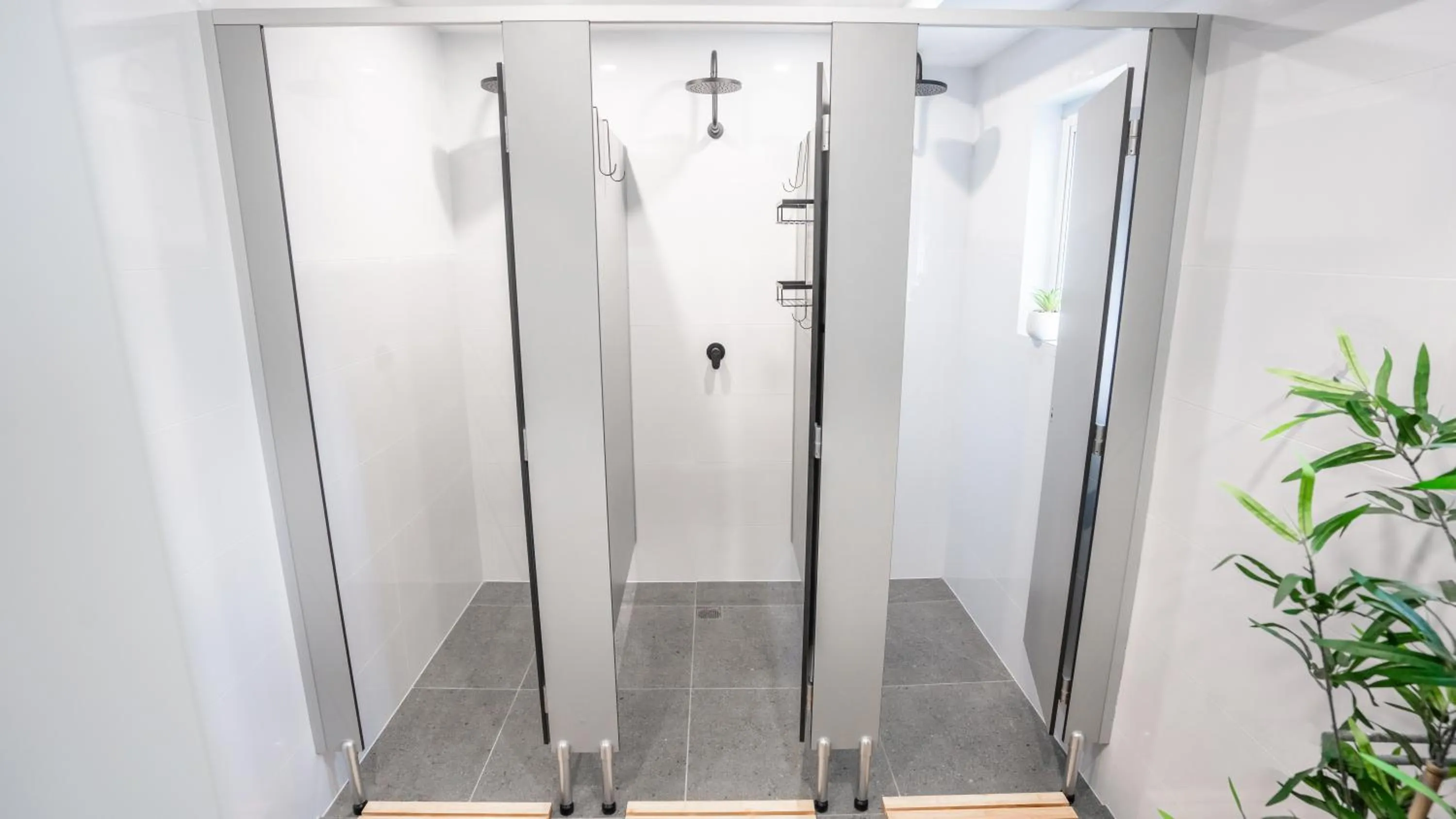 Shower in Mad Monkey East Side