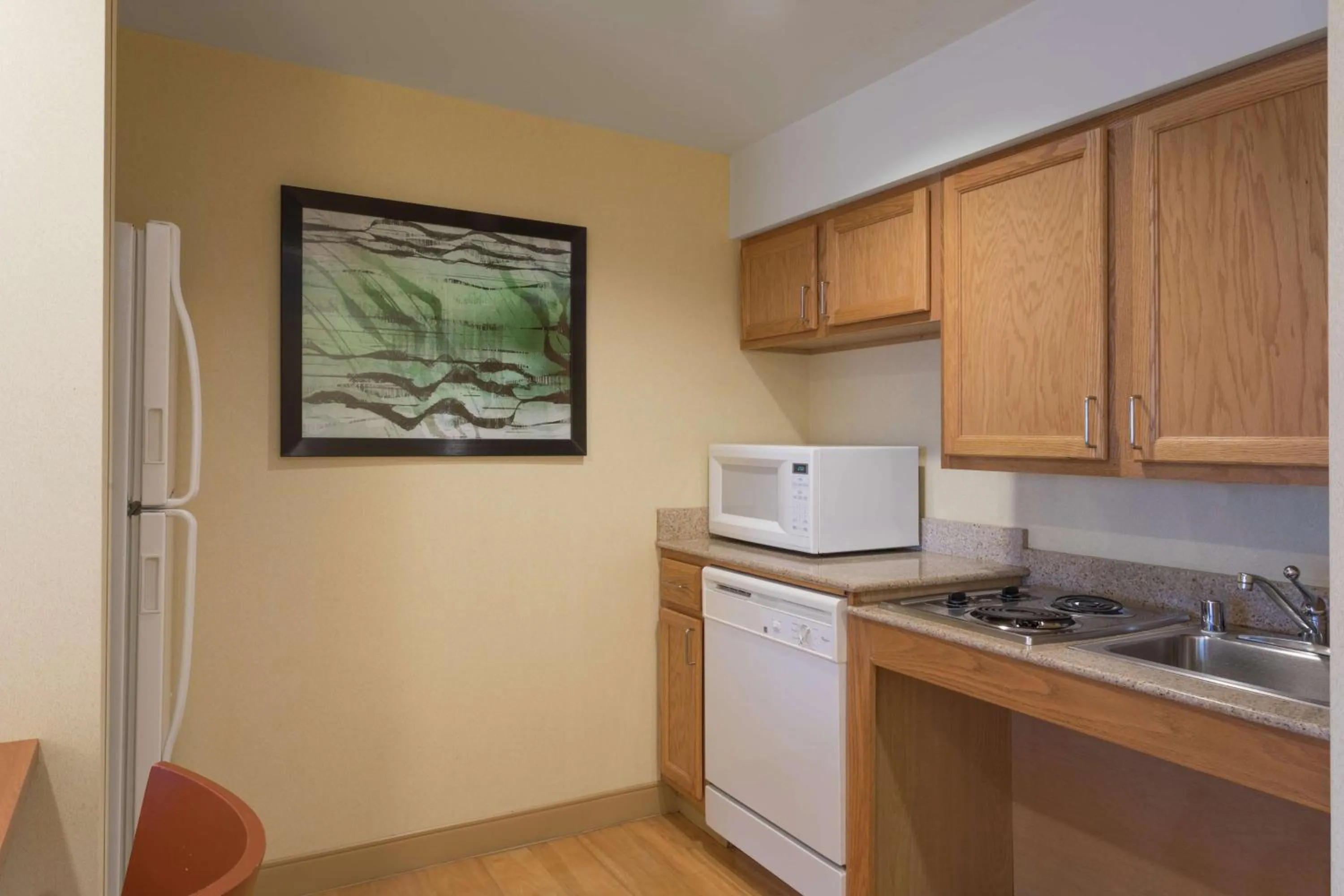 Kitchen or kitchenette in Homewood Suites by Hilton Newark-Wilmington South Area