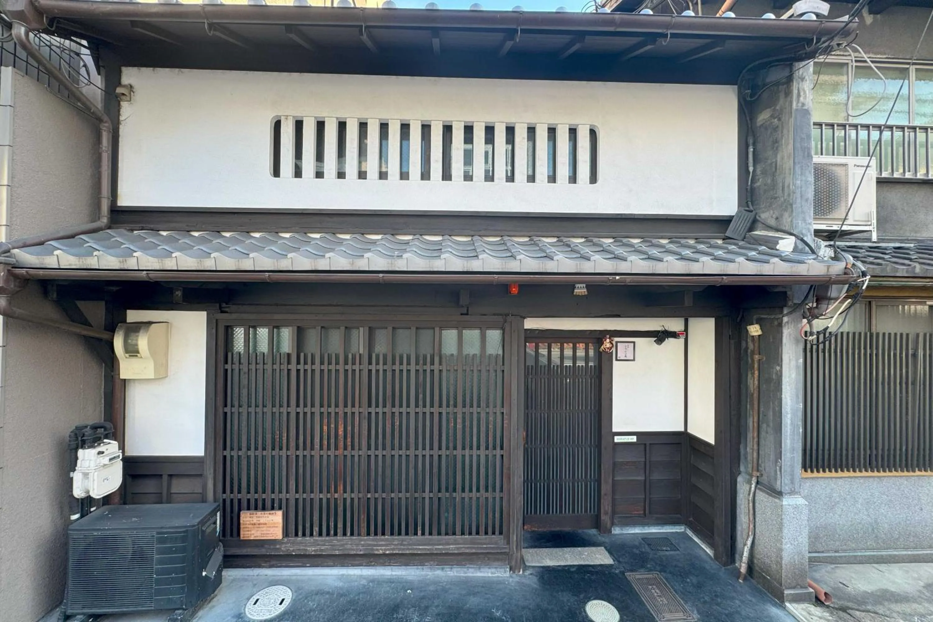 Property building in Shirafuji-an