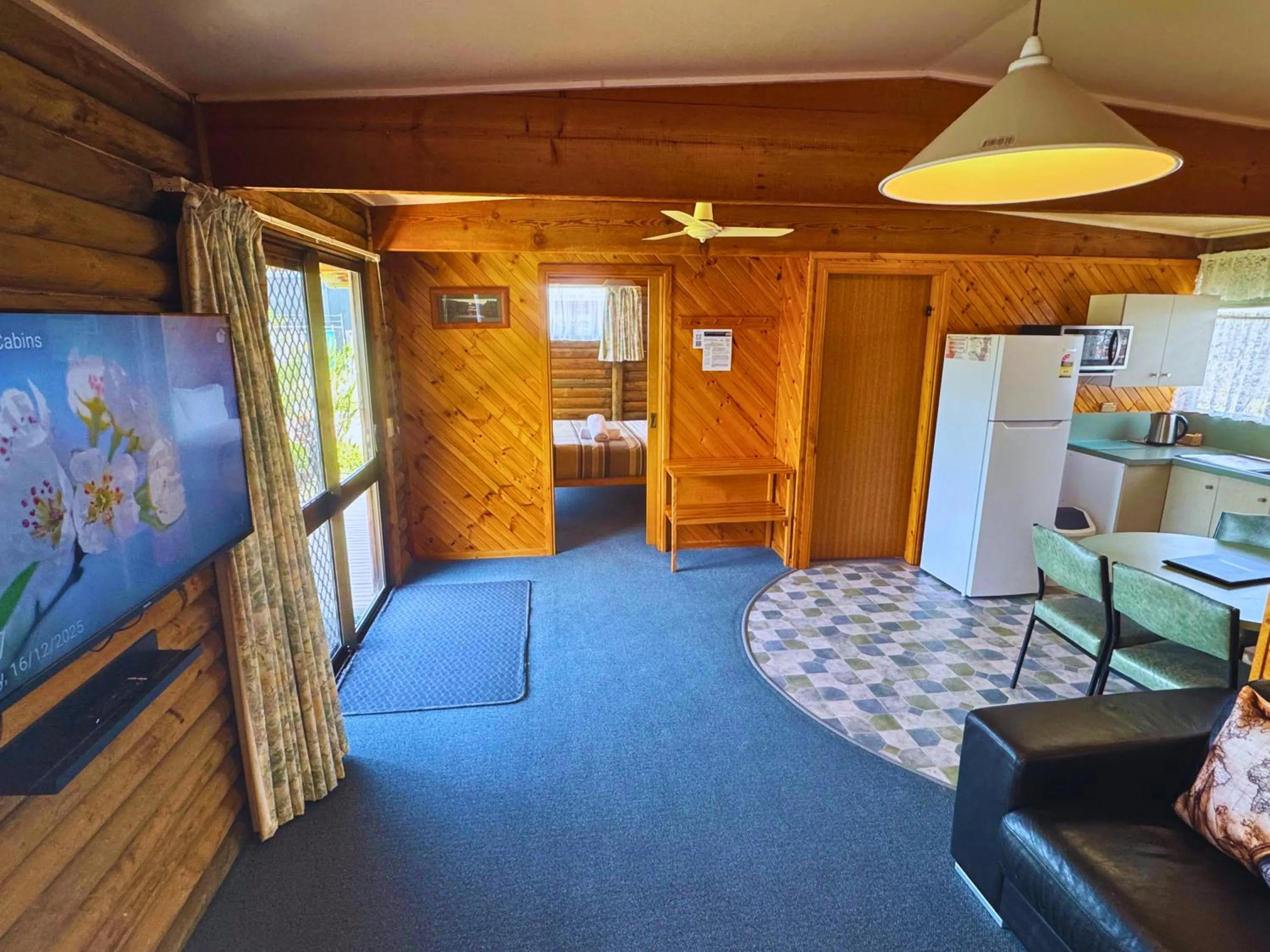 Kitchen or kitchenette in Lazy Acre Log Cabins