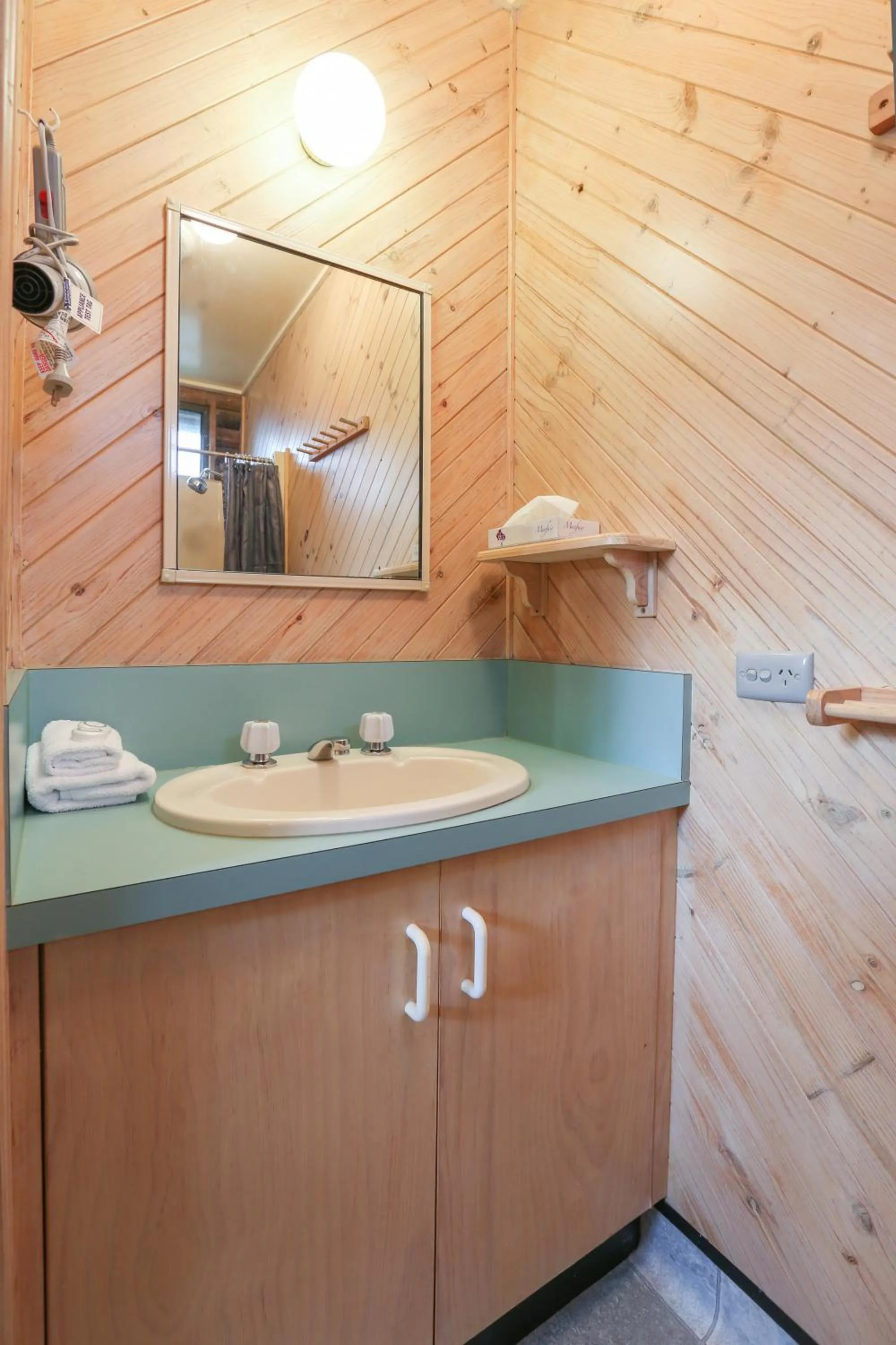 Shower in Lazy Acre Log Cabins