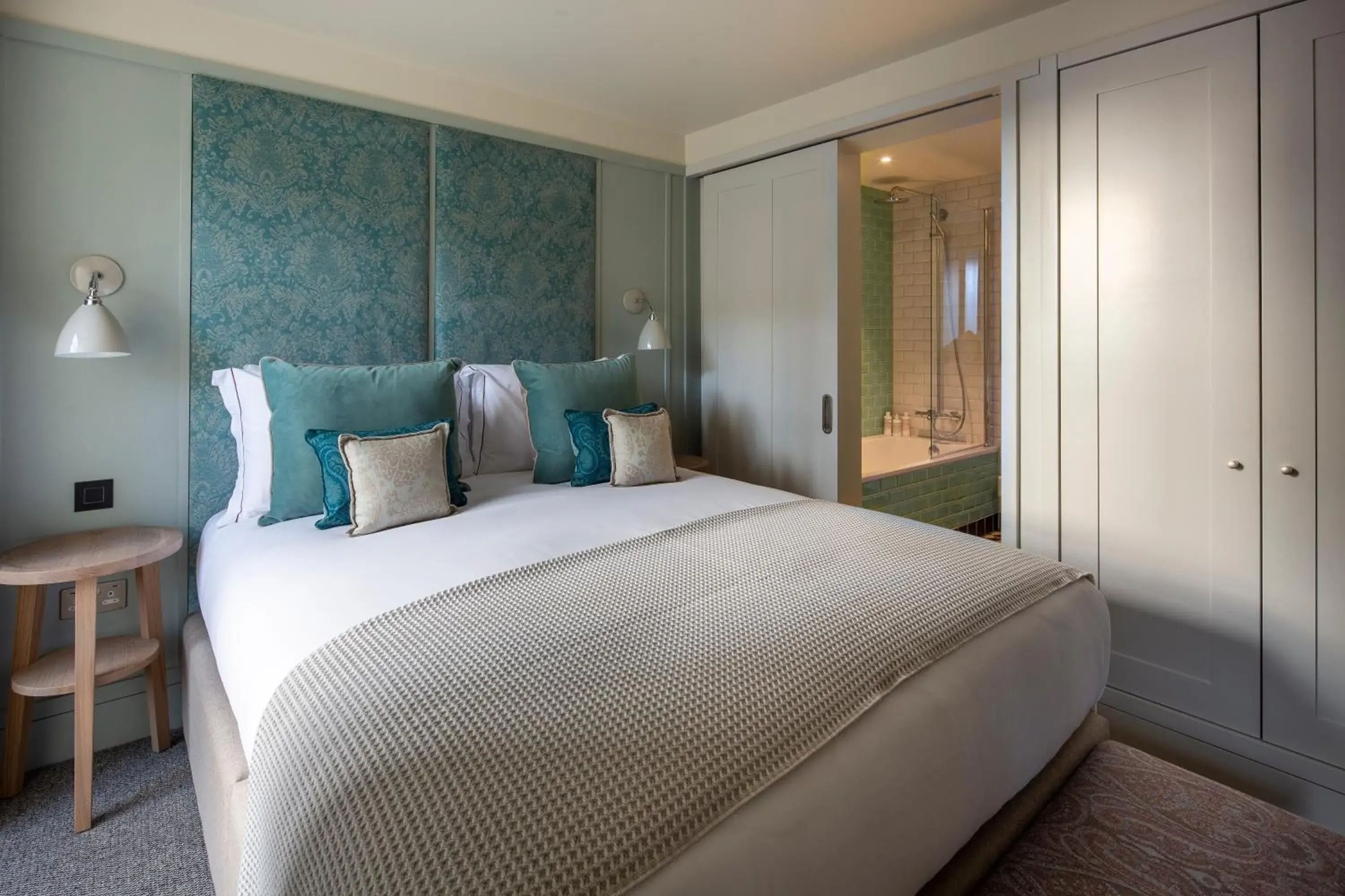 Bed in Abbey Strand Apartments, at Holyrood Bed in Abbey Strand Apartments, at Holyrood