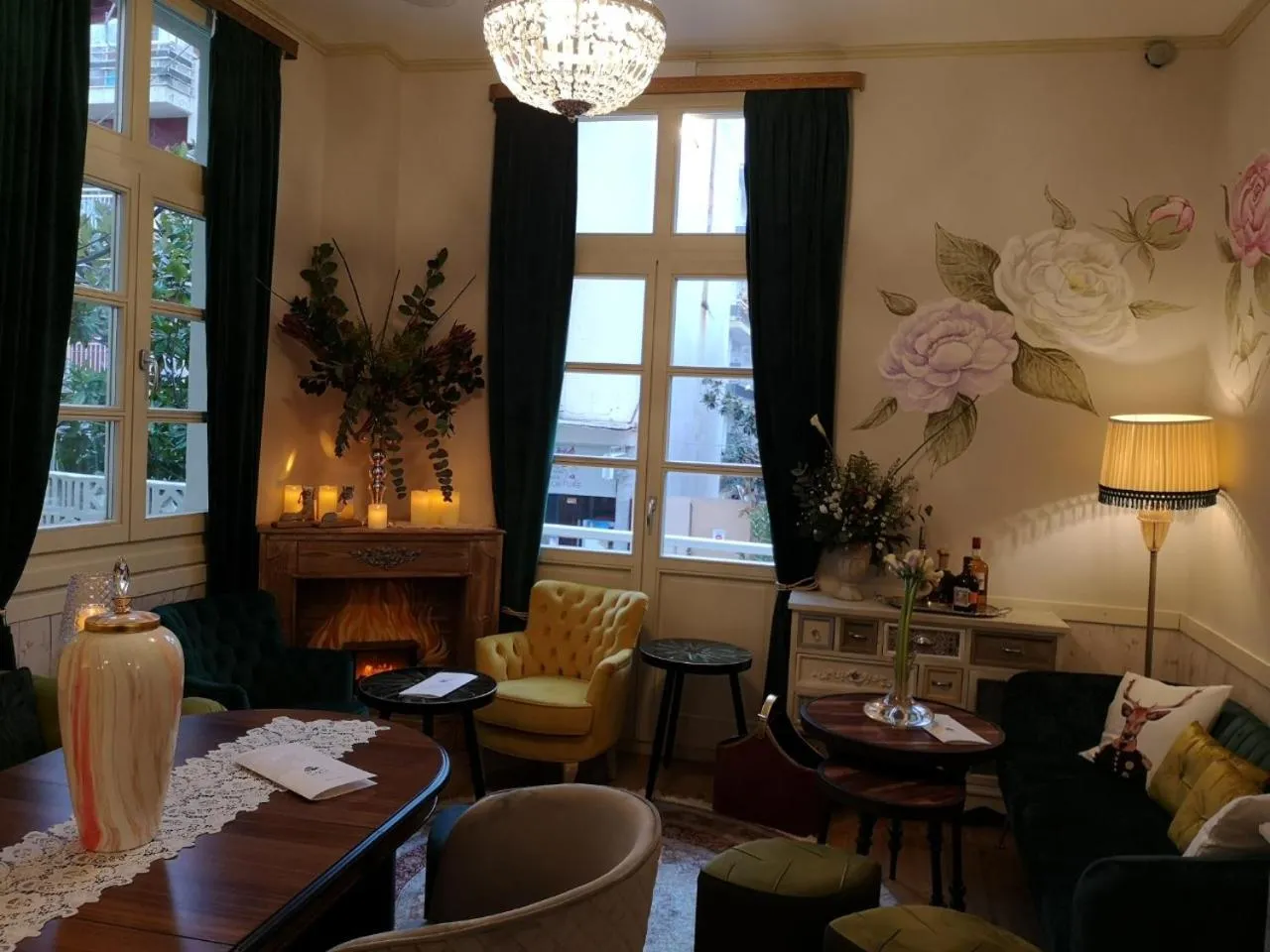 Communal lounge/ TV room in Sali Boutique hotel