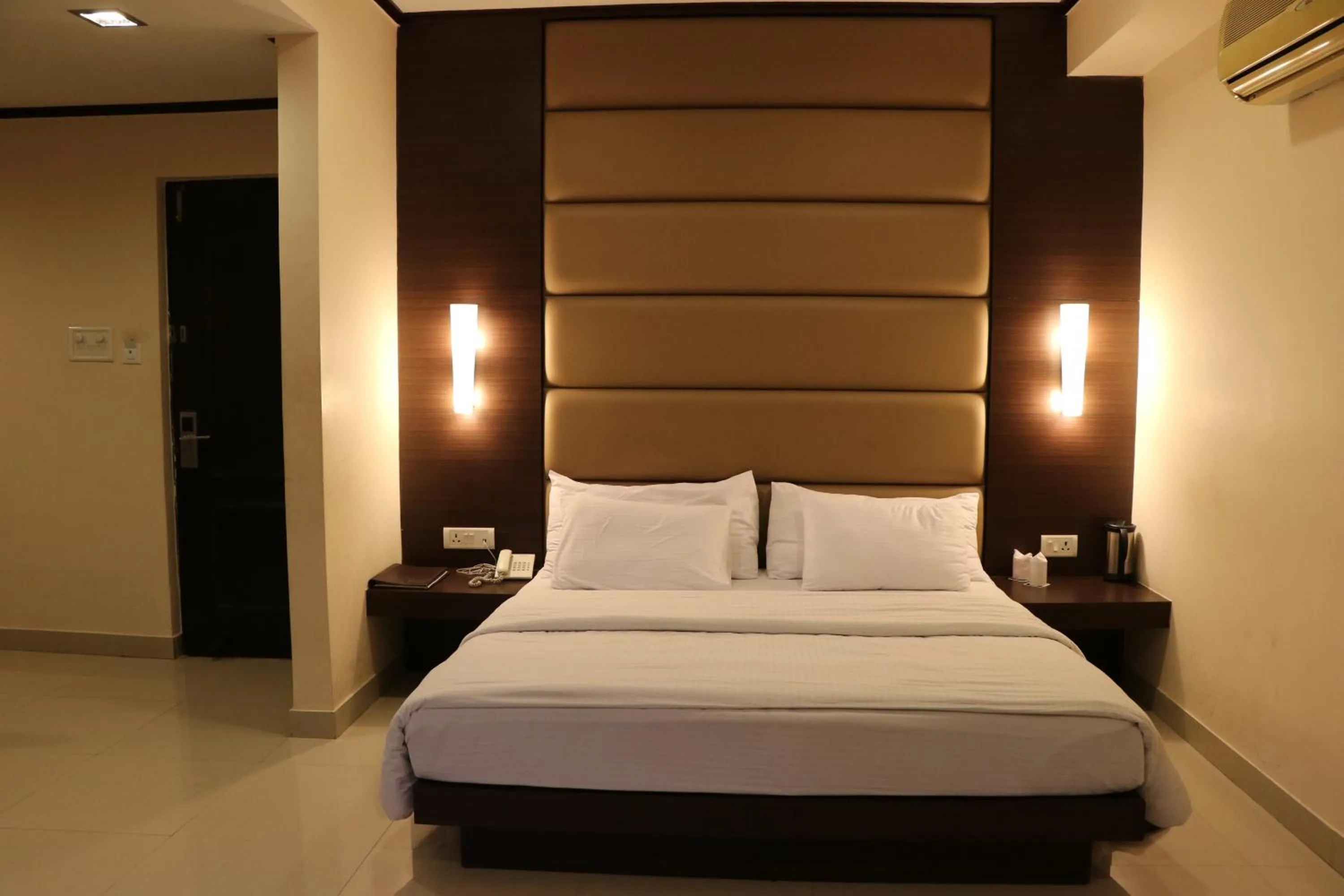 Bedroom, Bed in Little Chef Hotel