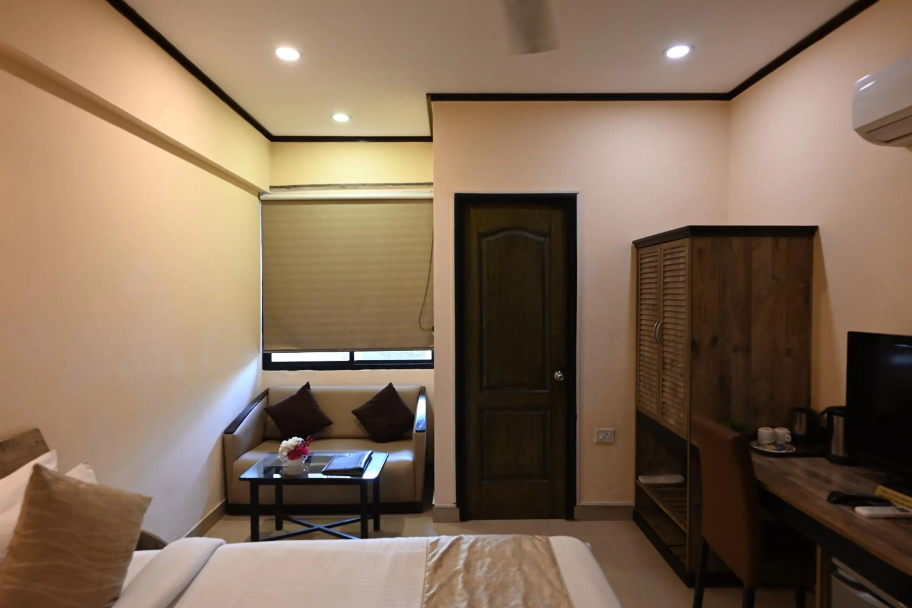 Bathroom, Bed in Little Chef Hotel