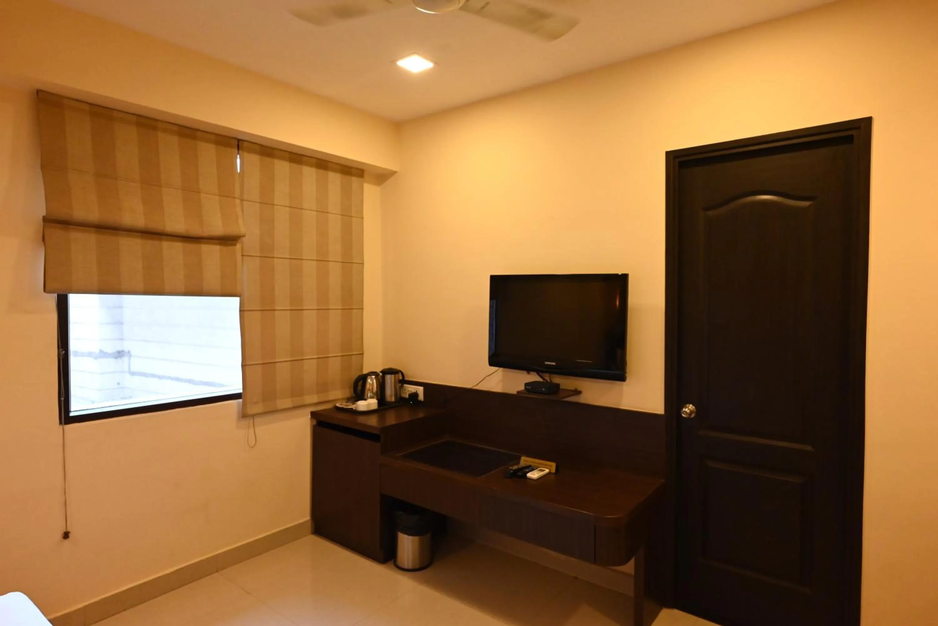 TV and multimedia in Little Chef Hotel